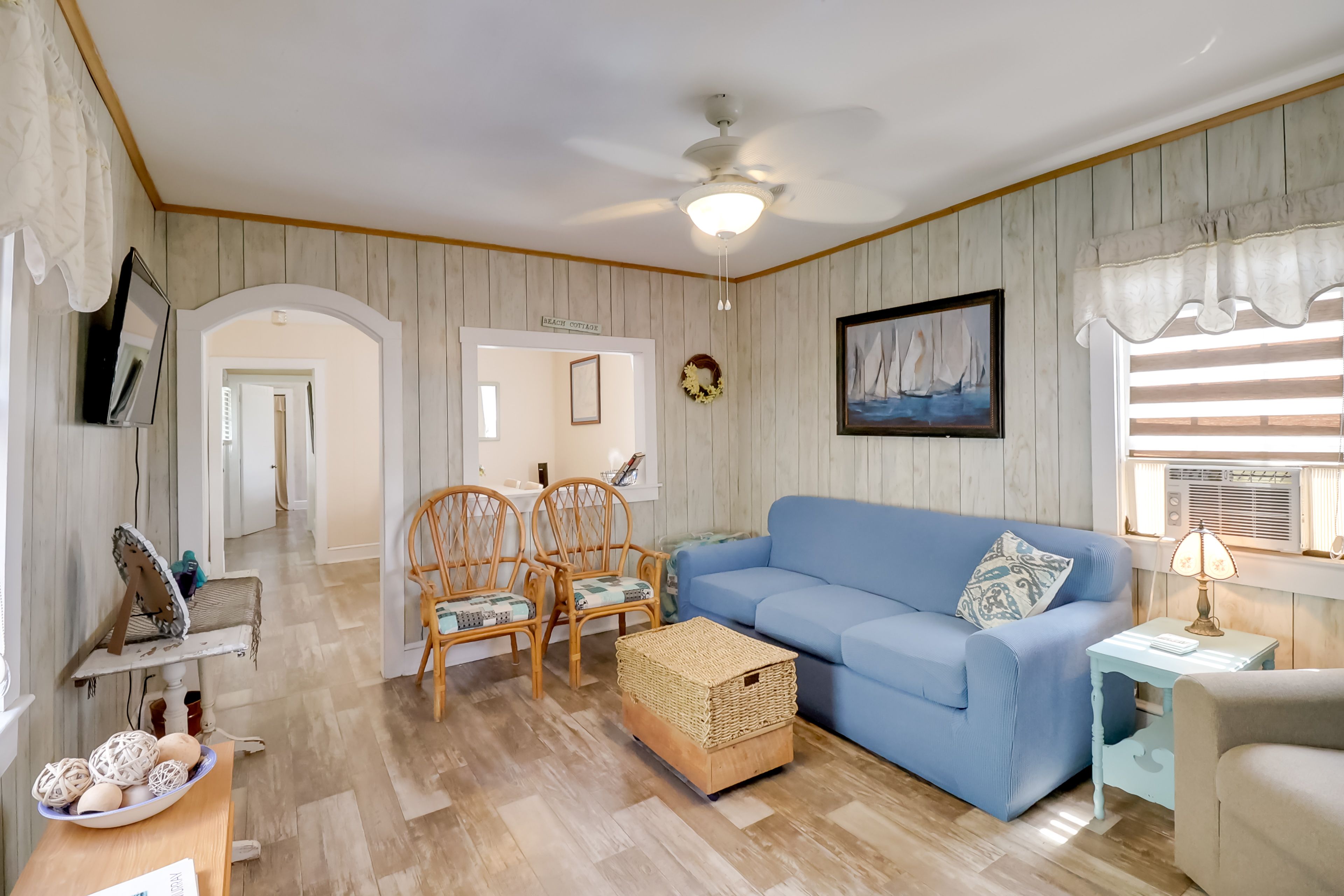 Living Room | Free WiFi | Washer & Dryer