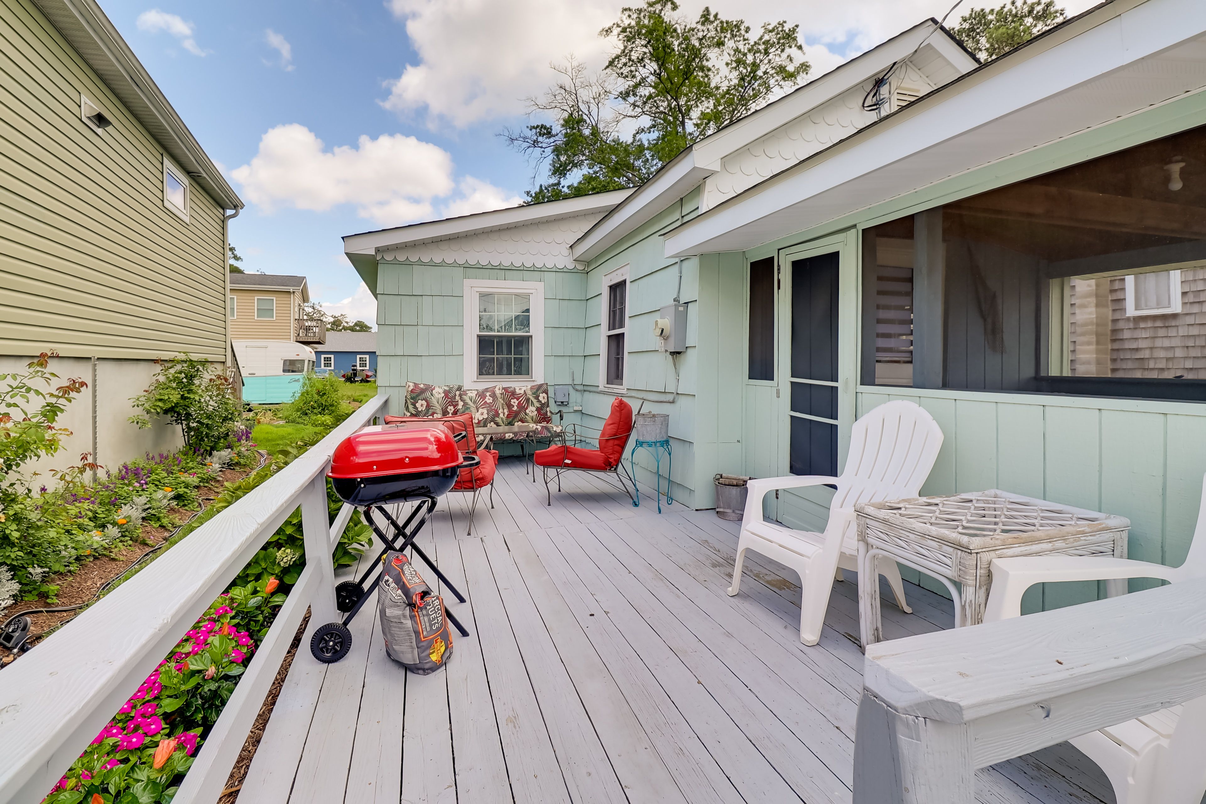 Deck | Charcoal Grill