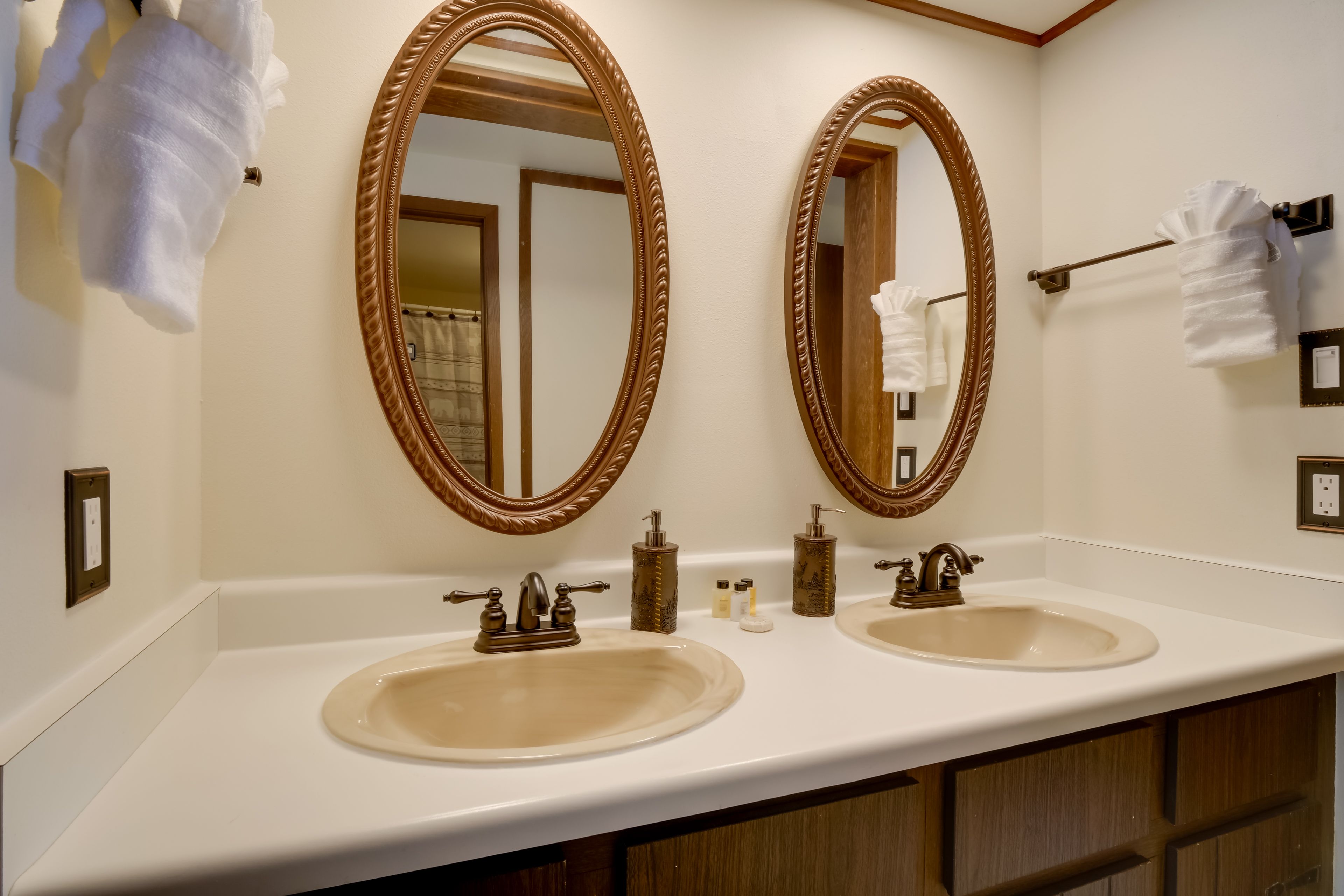 En-Suite Bathroom | Towels Provided