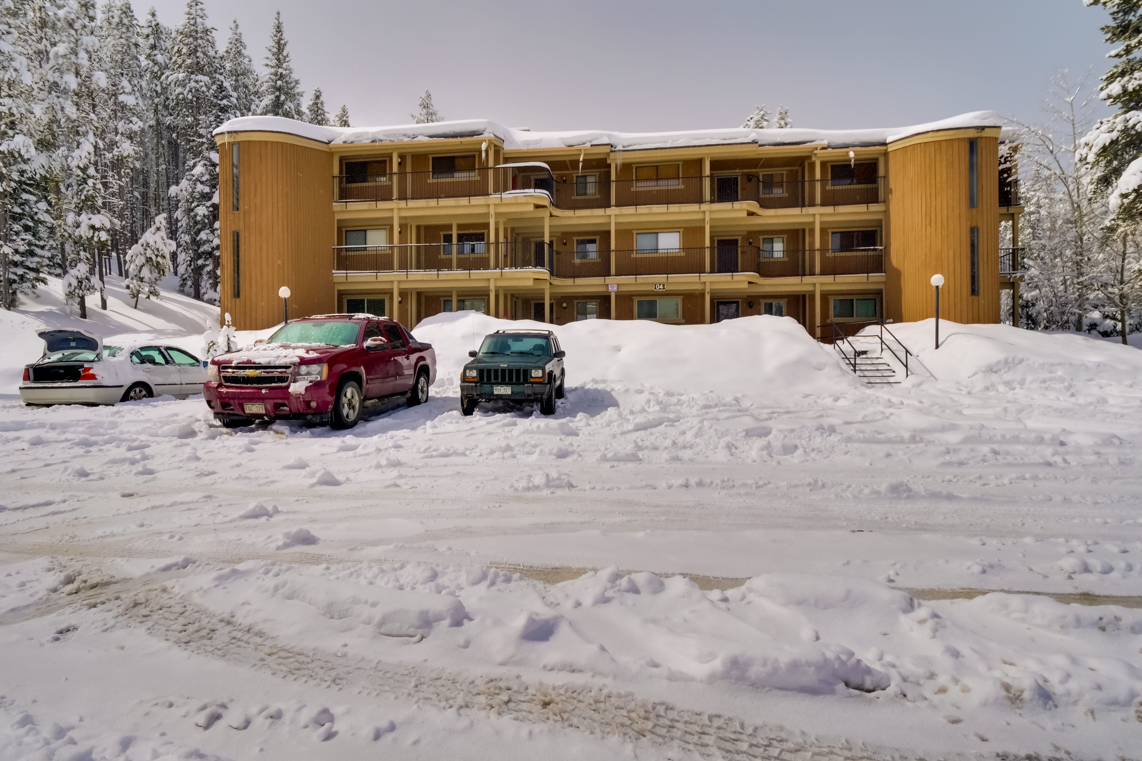 Parking | Open Parking Lot (1 Vehicle, First-Come, First-Served)