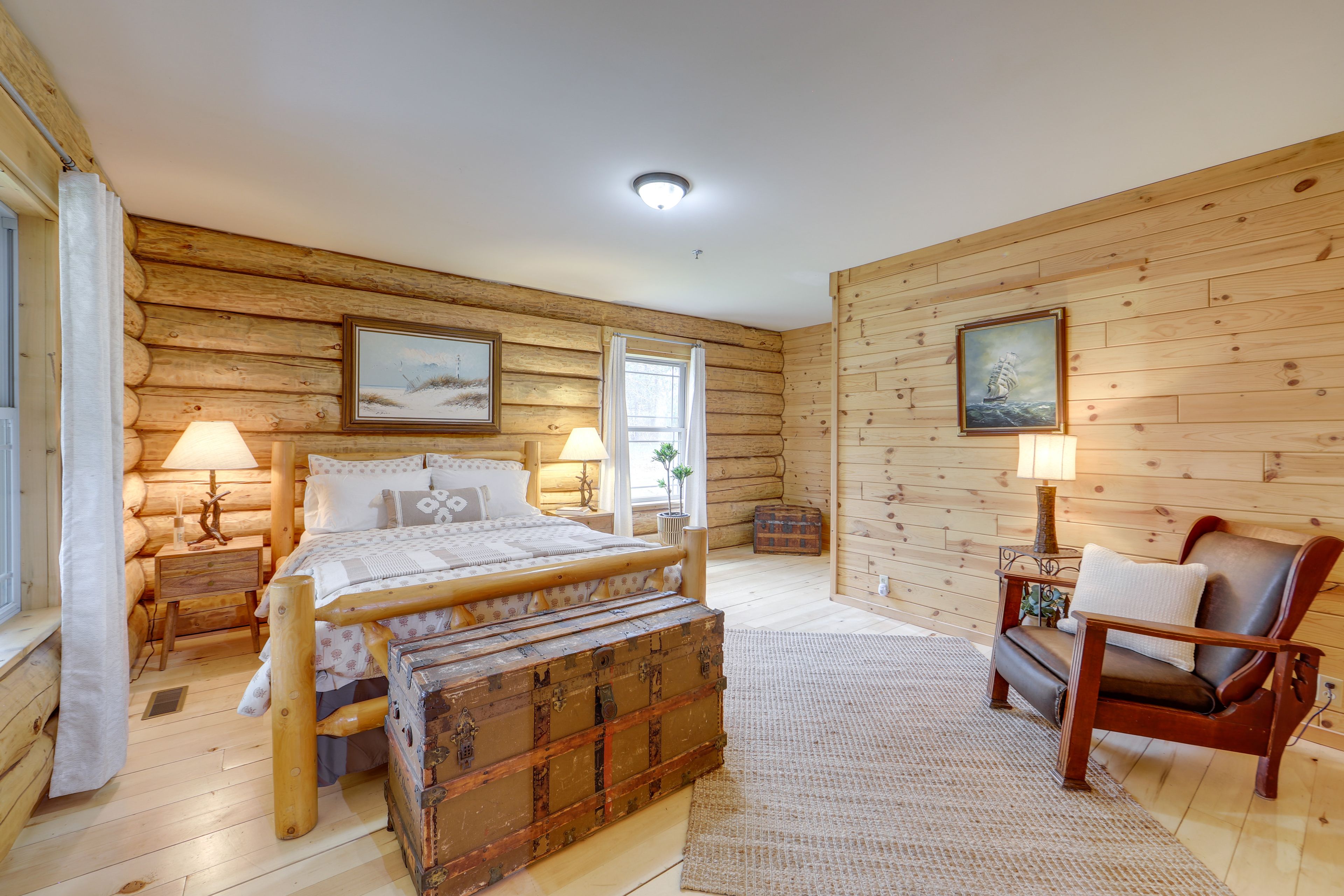 Bedroom 1 | Queen Bed | Pack 'n Play
