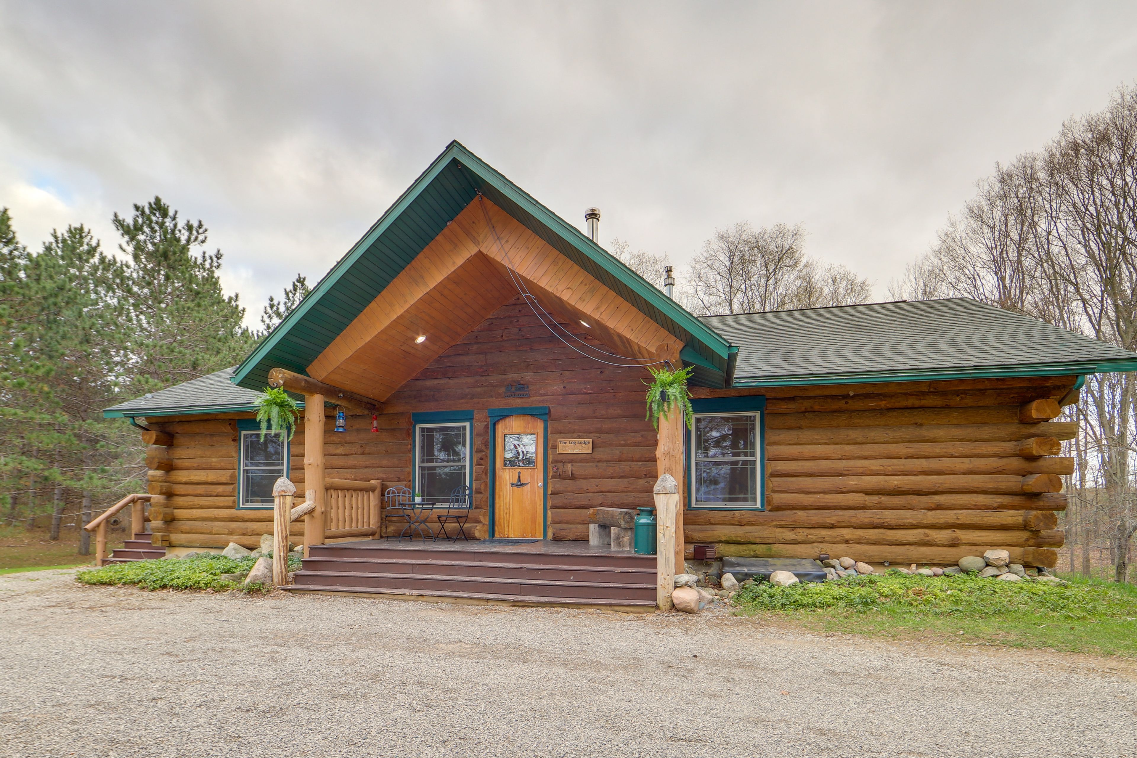 Cabin Exterior | Fire Pit | Horseshoes | Swing Set | Frisbee Golf