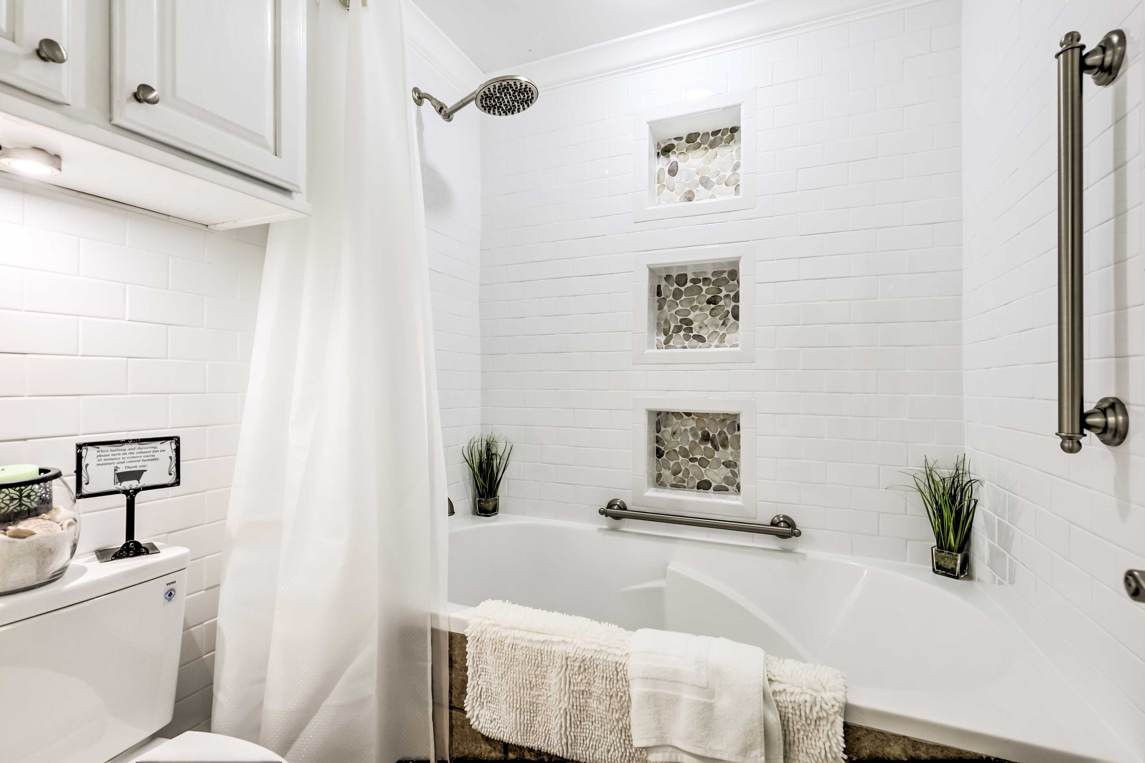 Full Bathroom | Tub/Shower Combo