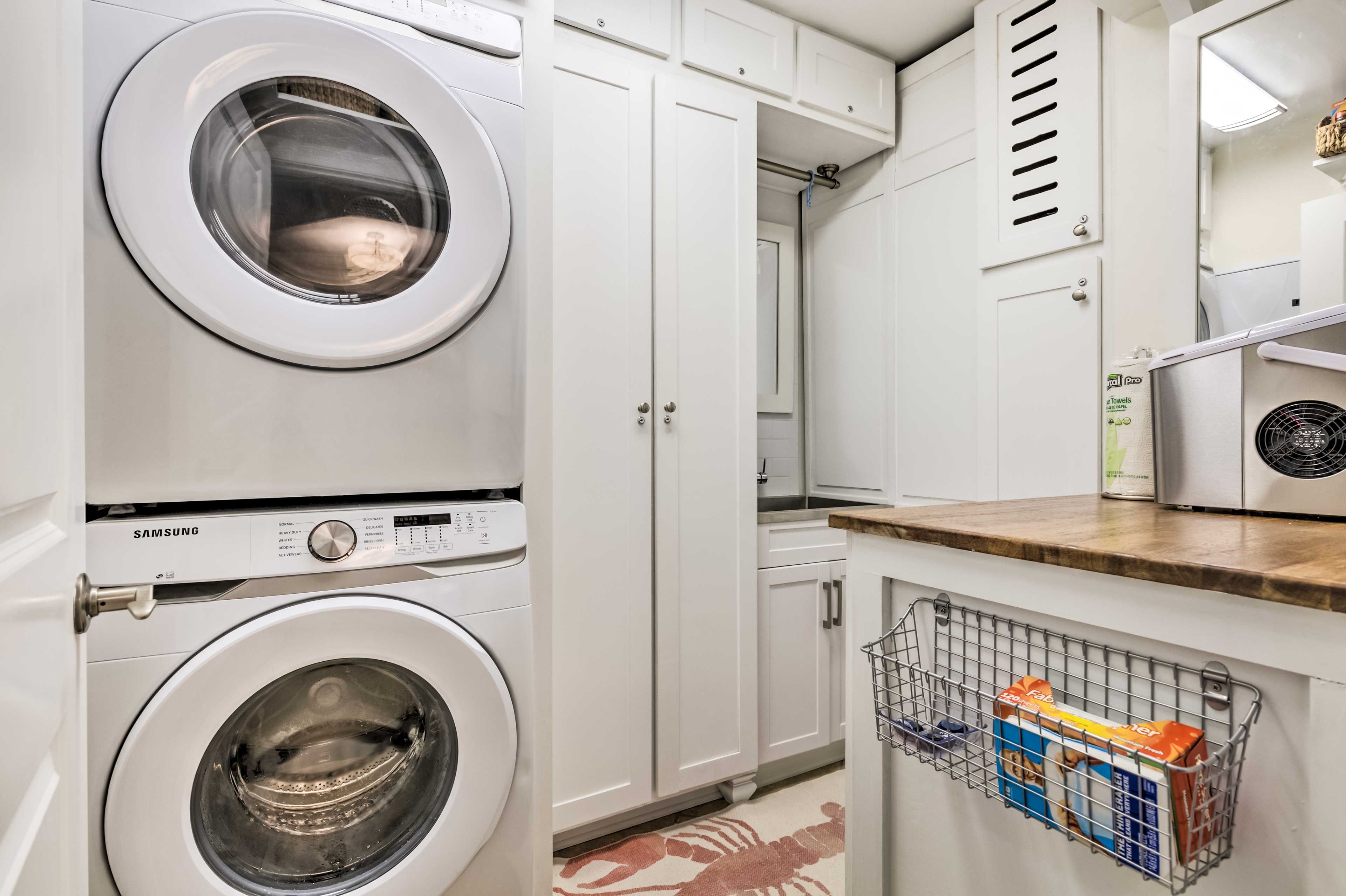Laundry Room | Full-Sized Washer/Dryer