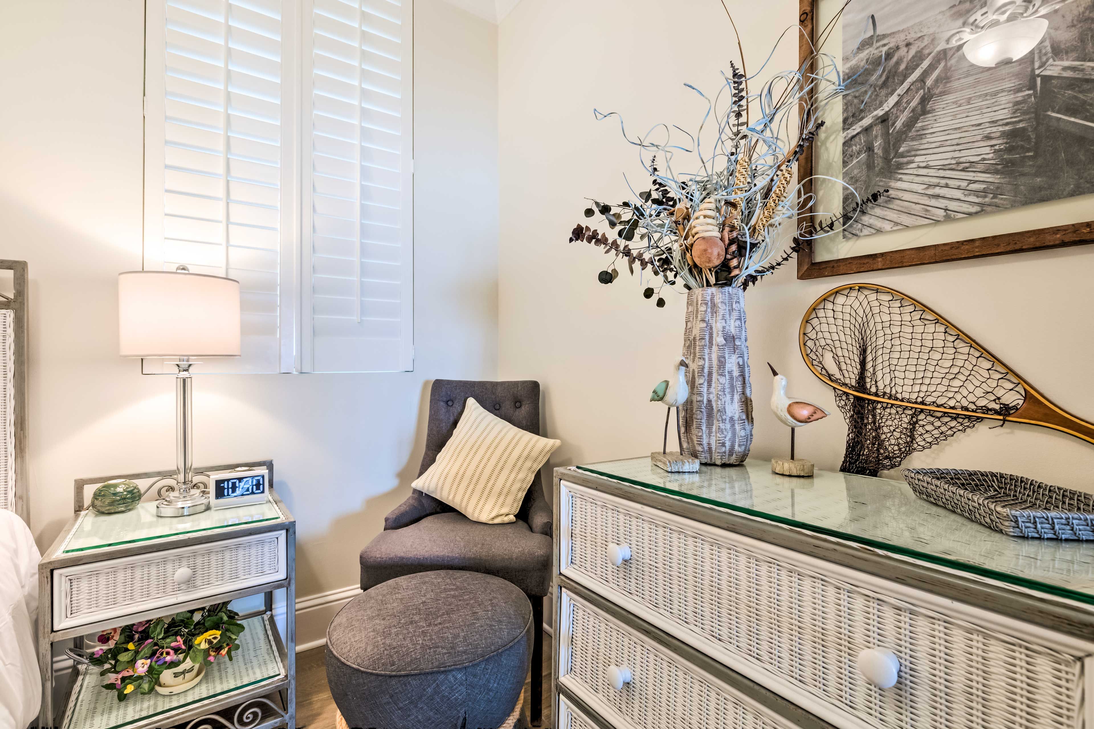 Bedroom 2 | Sitting Area | Linens Provided