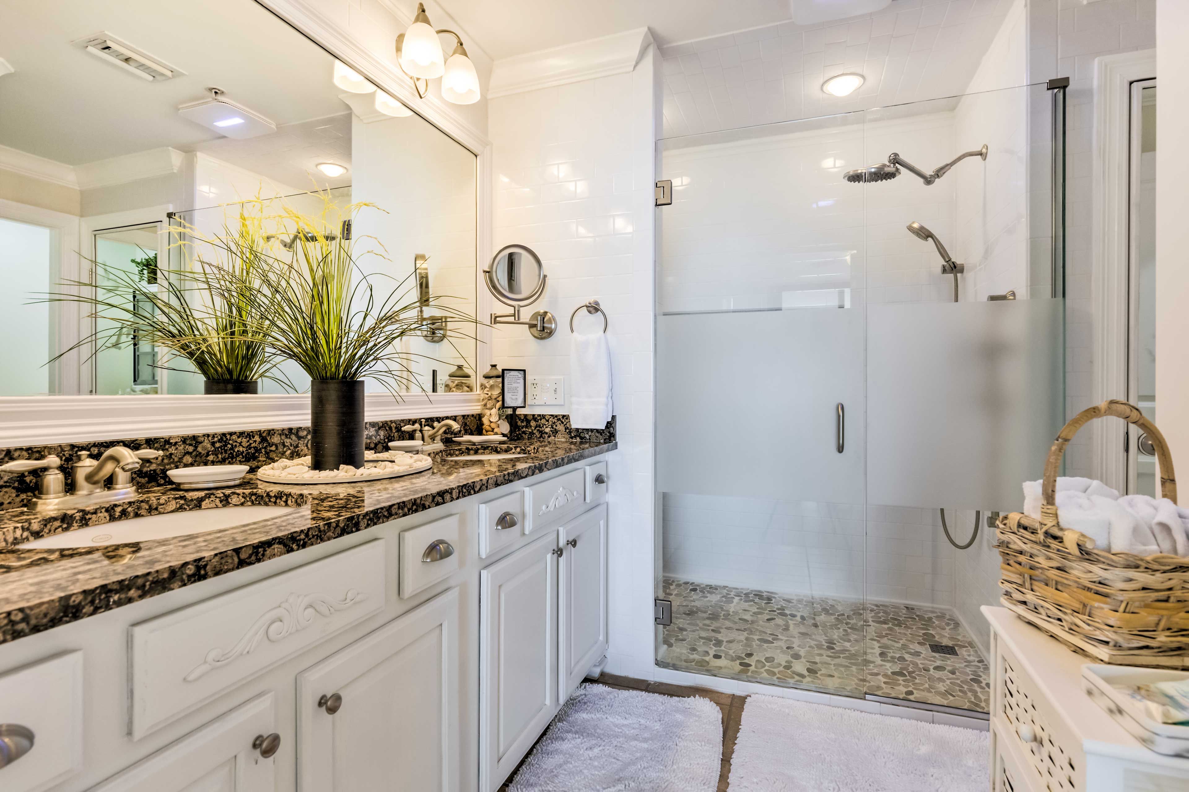 Full Bathroom | Towels Provided