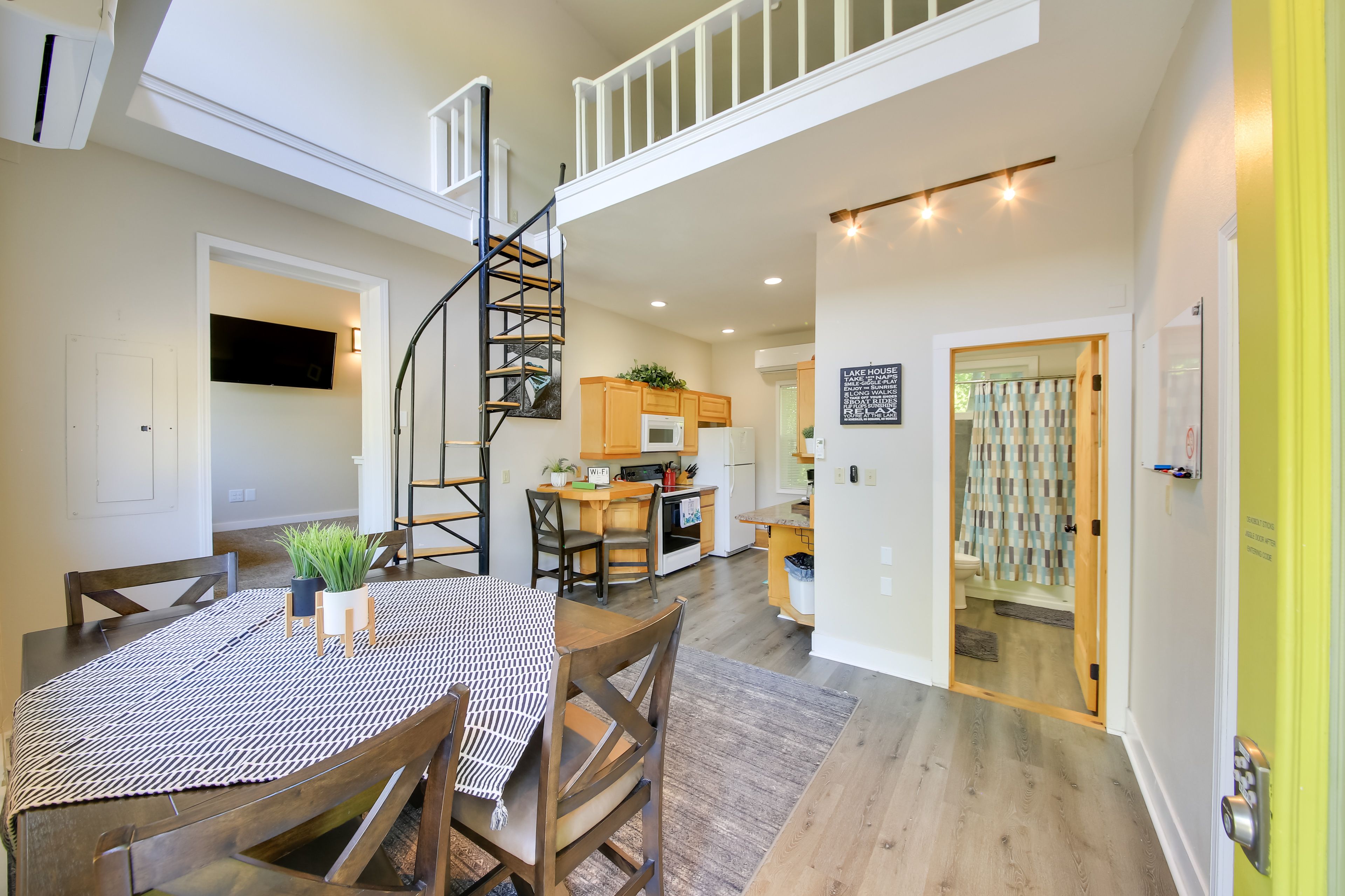 Interior | Open Floor Plan | Free WiFi