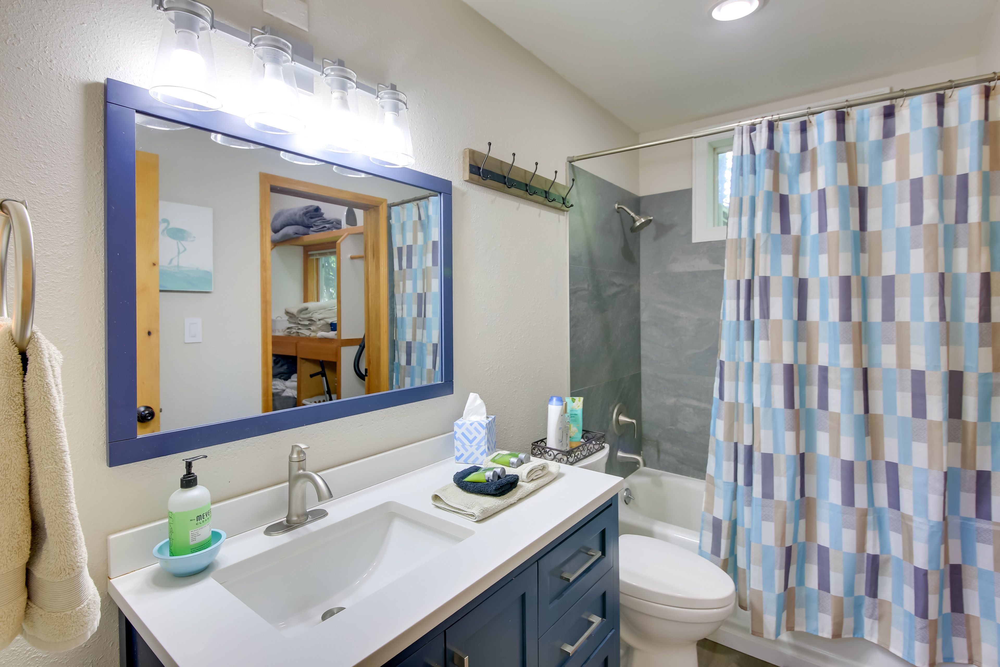 Full Bathroom | Towels & Linens Provided