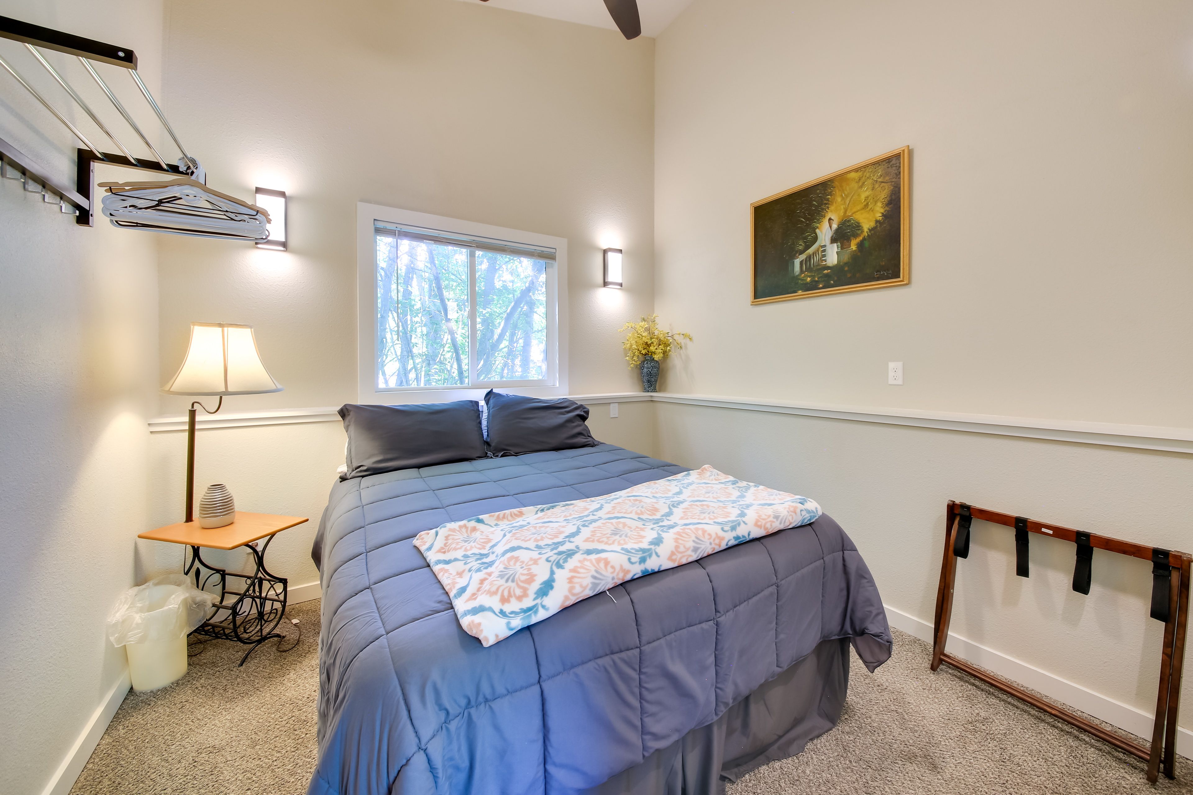 Bedroom 1 | Queen Bed