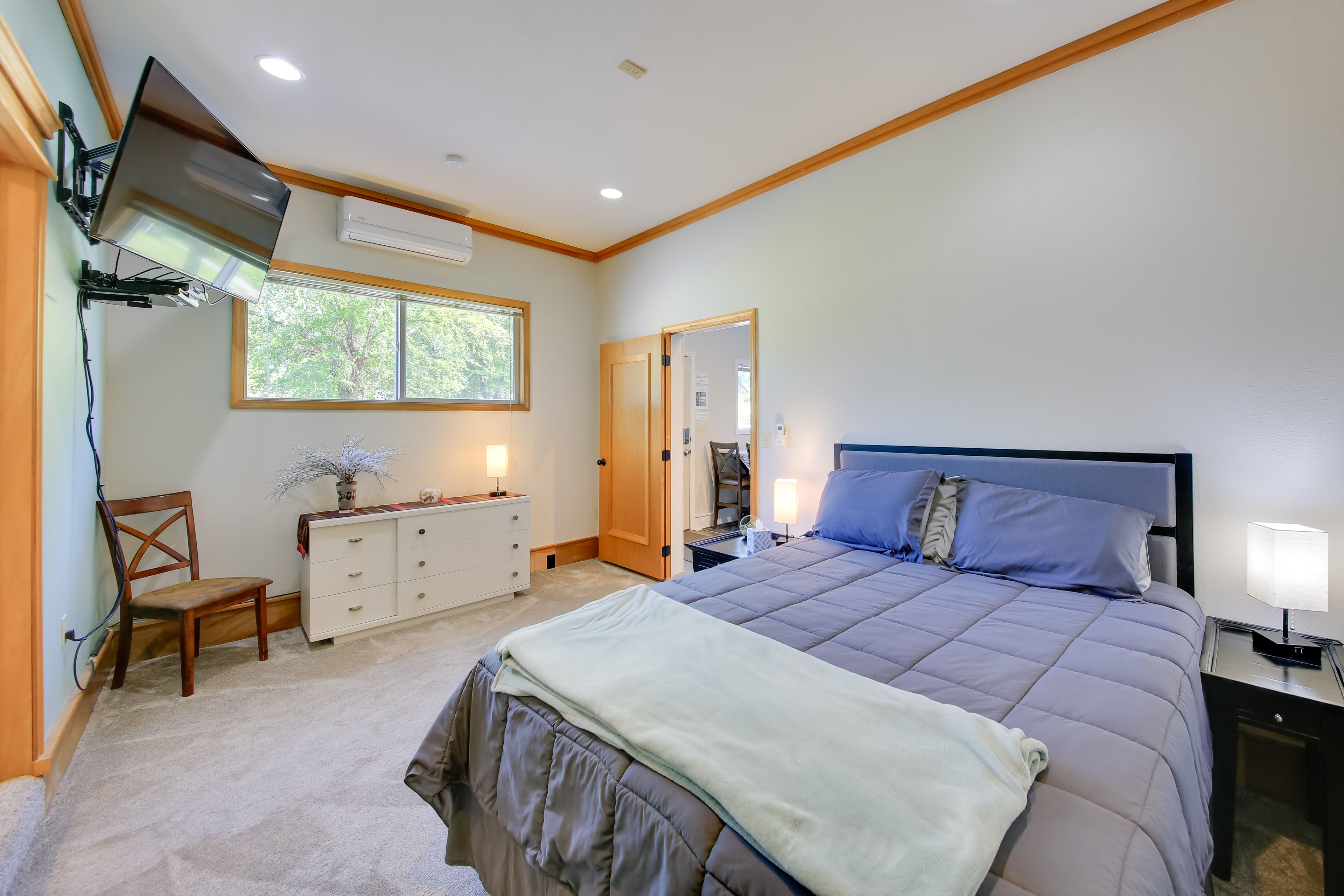 Bedroom 2 | Queen Bed | Smart TV