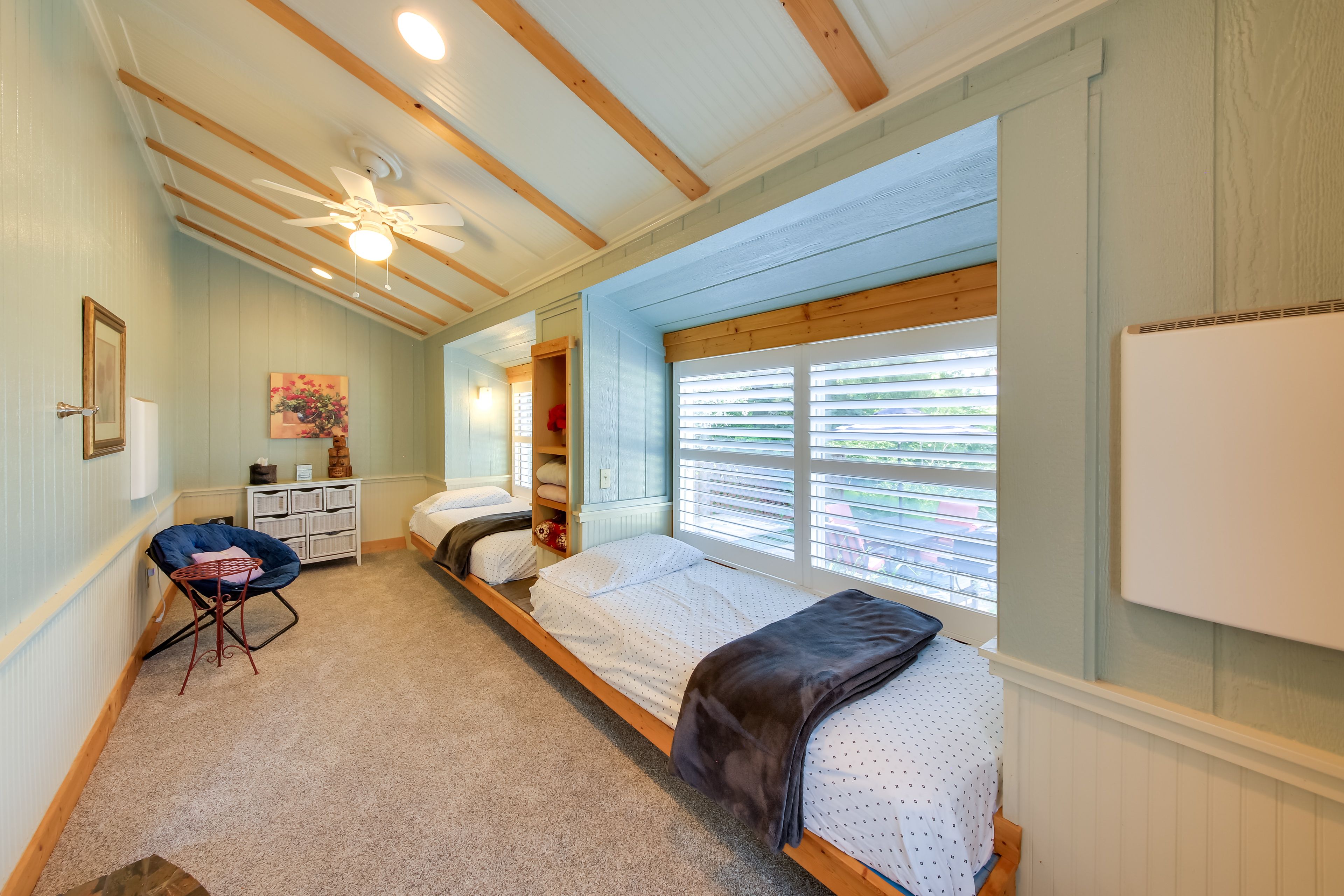 Sunroom | 2 Twin Beds