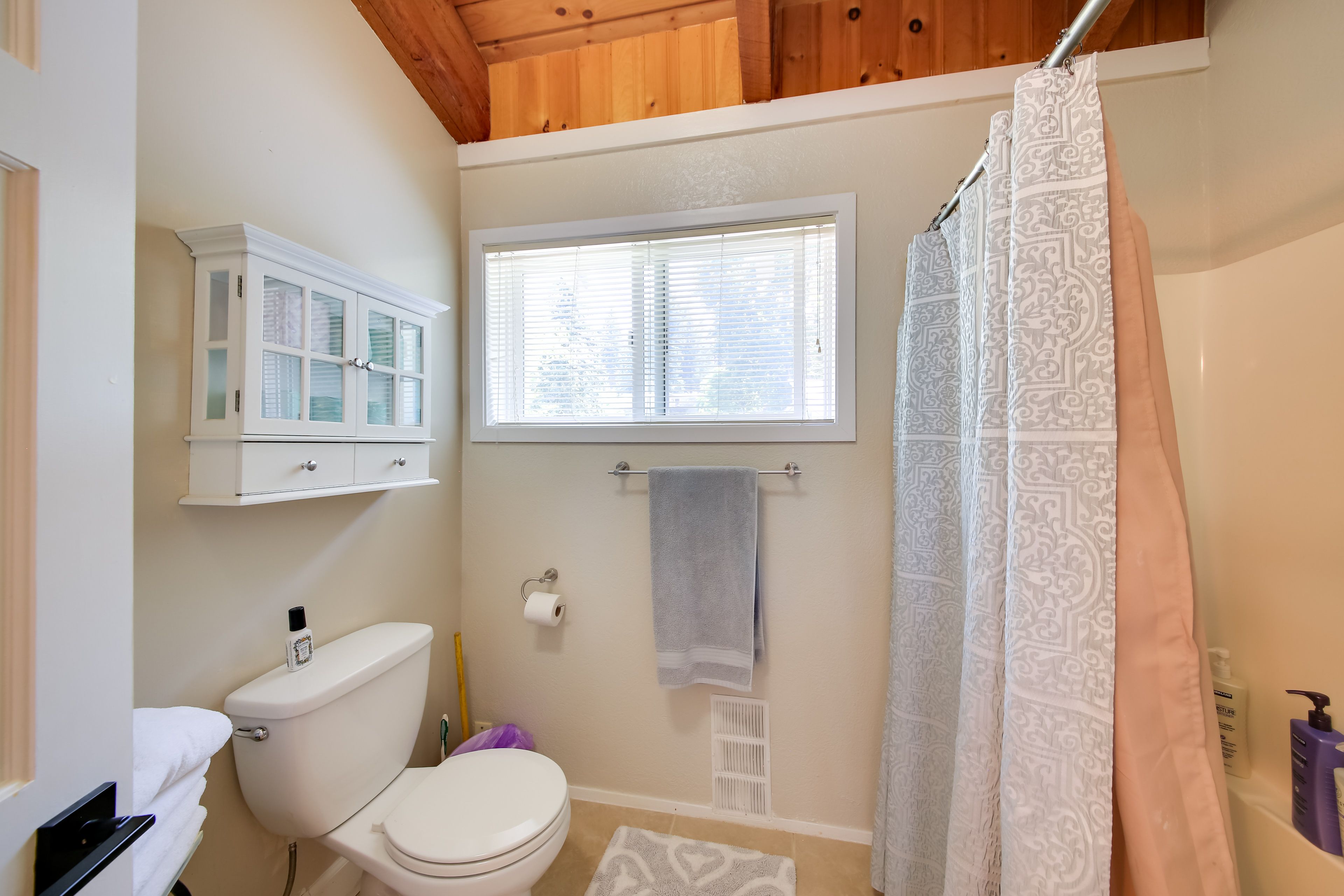 Full Bathroom | 2nd Floor