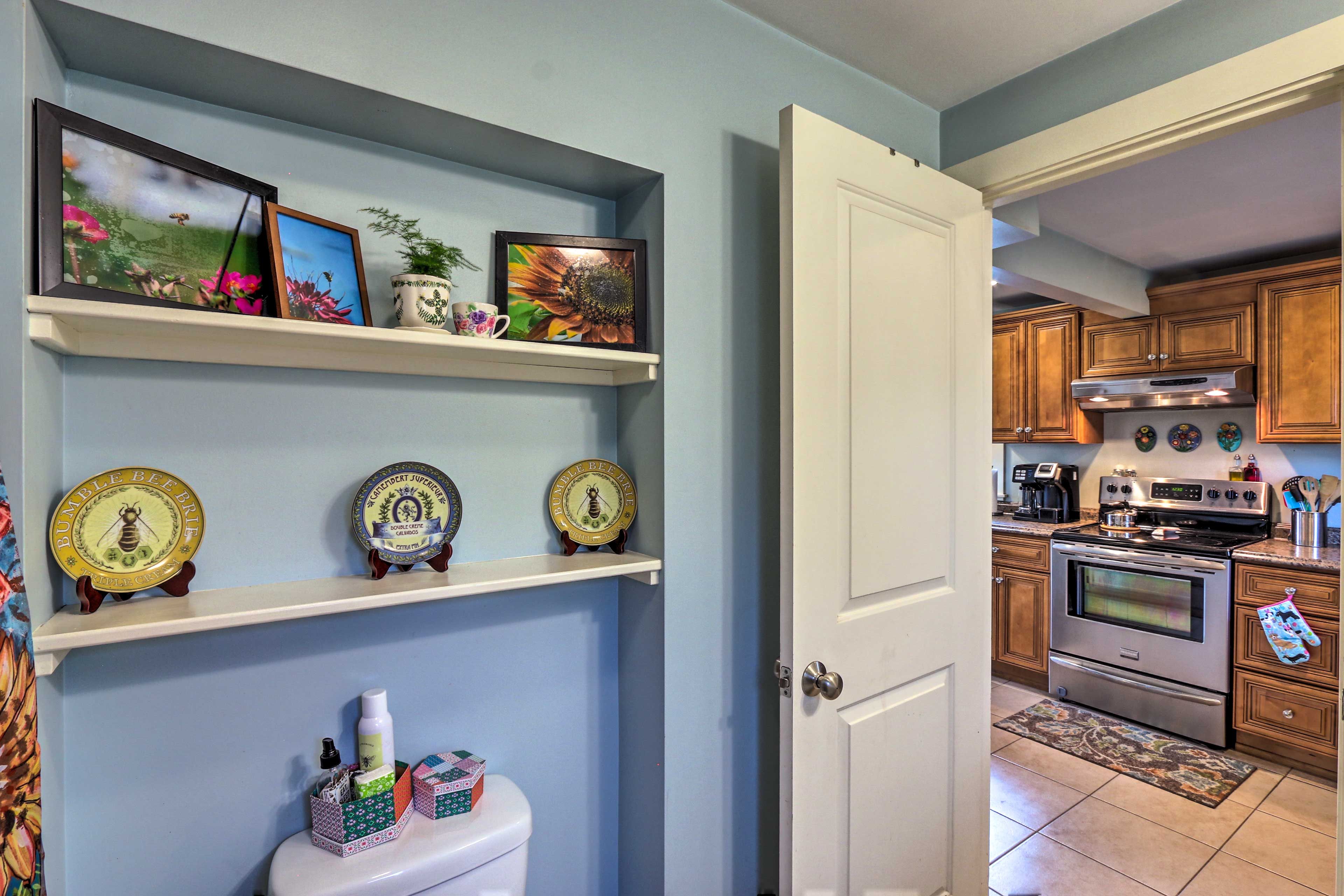 Full Bathroom | 1st Floor | Complimentary Toiletries