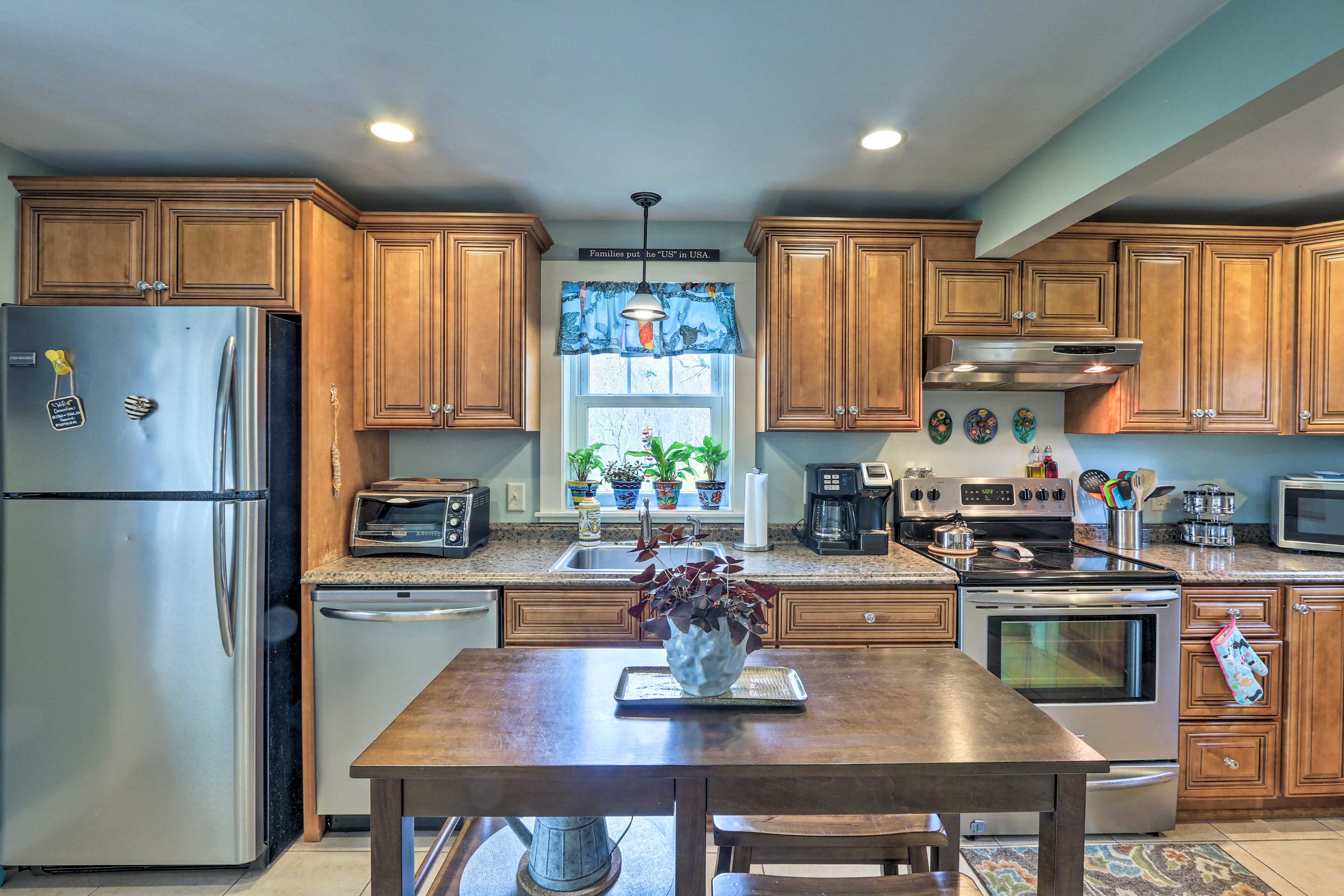 Kitchen | Fully Equipped | Dishware/Flatware | Pots/Pans