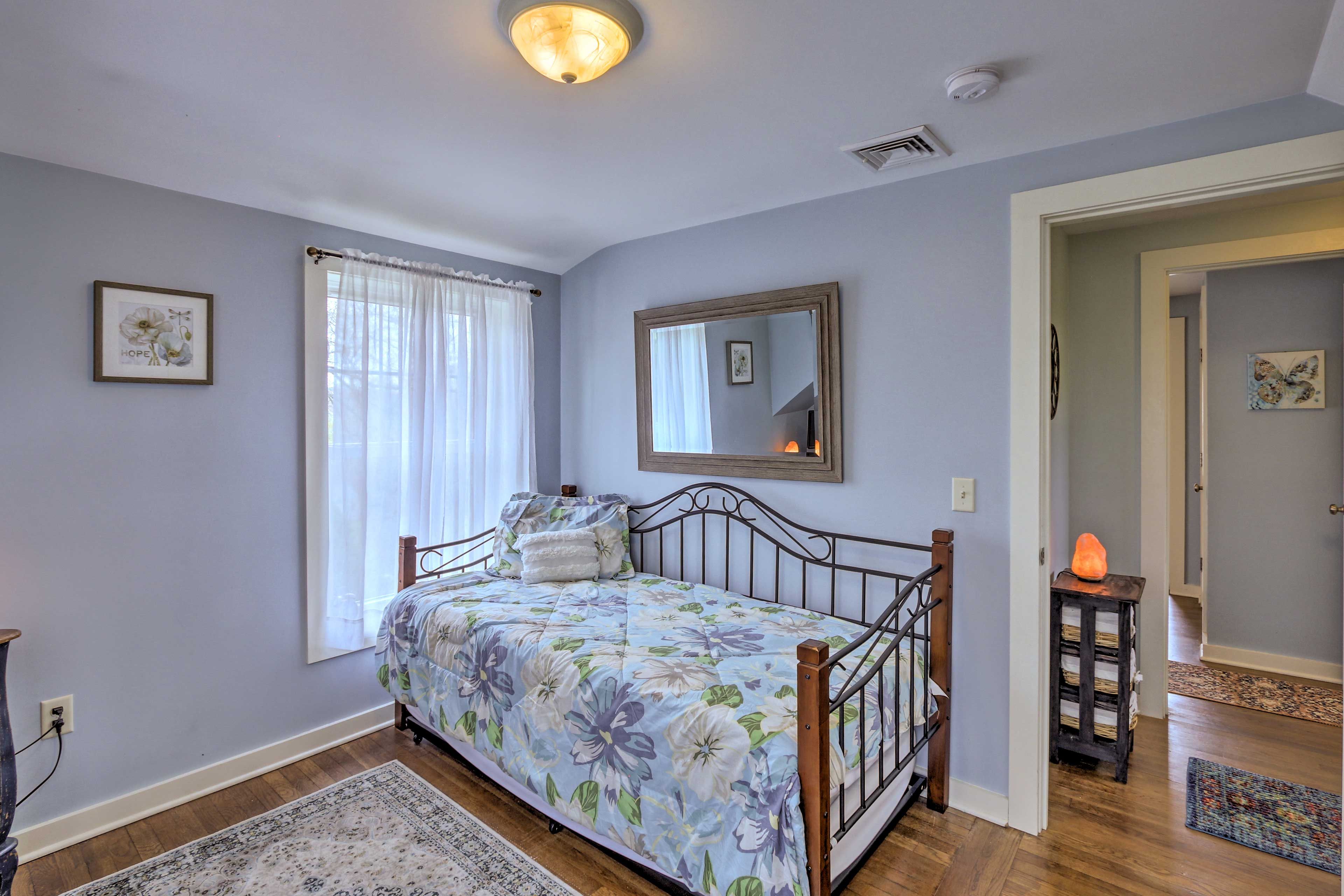 Bedroom 2 | Twin Daybed | Twin Trundle Bed | 2nd Floor | Steps Required