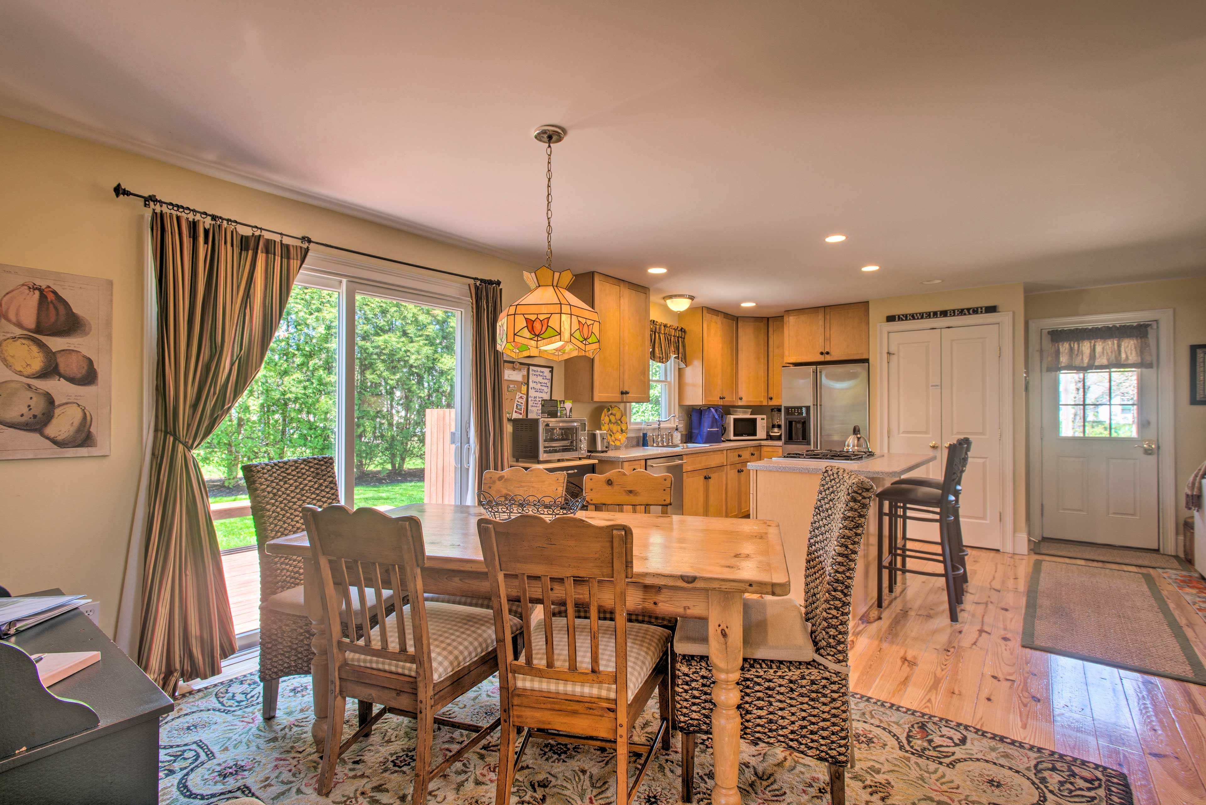 Dining Table | Dishware & Flatware Provided