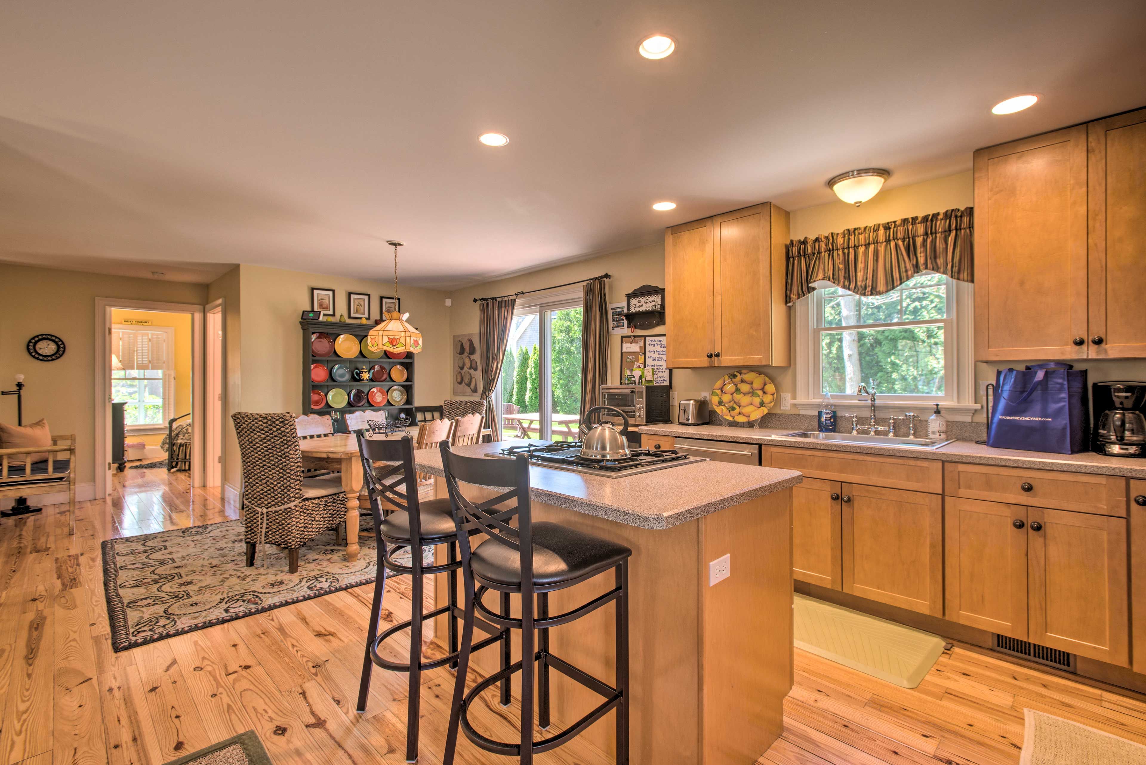 Kitchen | Crockpot | Kettle | Toaster Oven