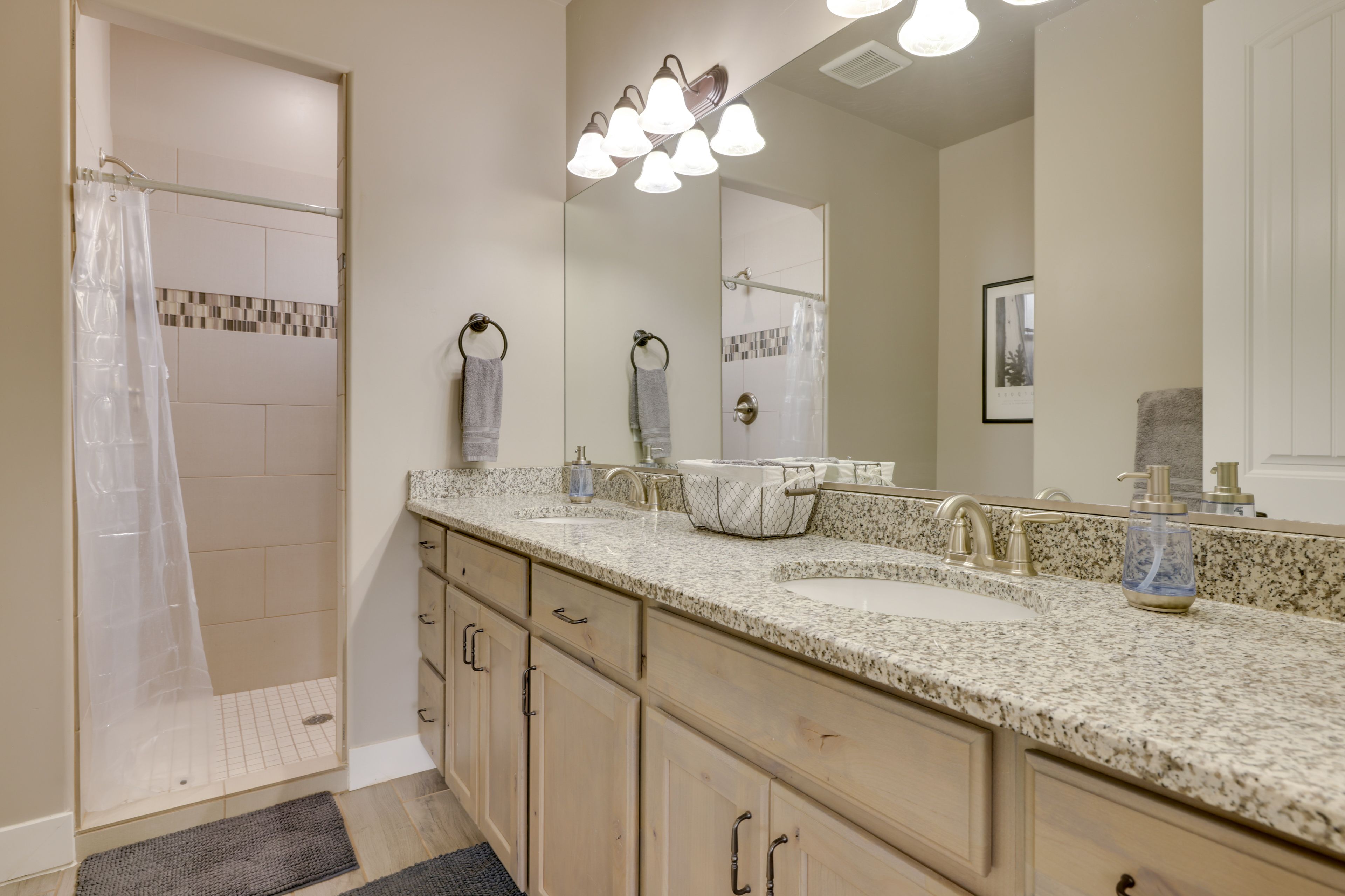 En-Suite Bathroom | Towels & Linens