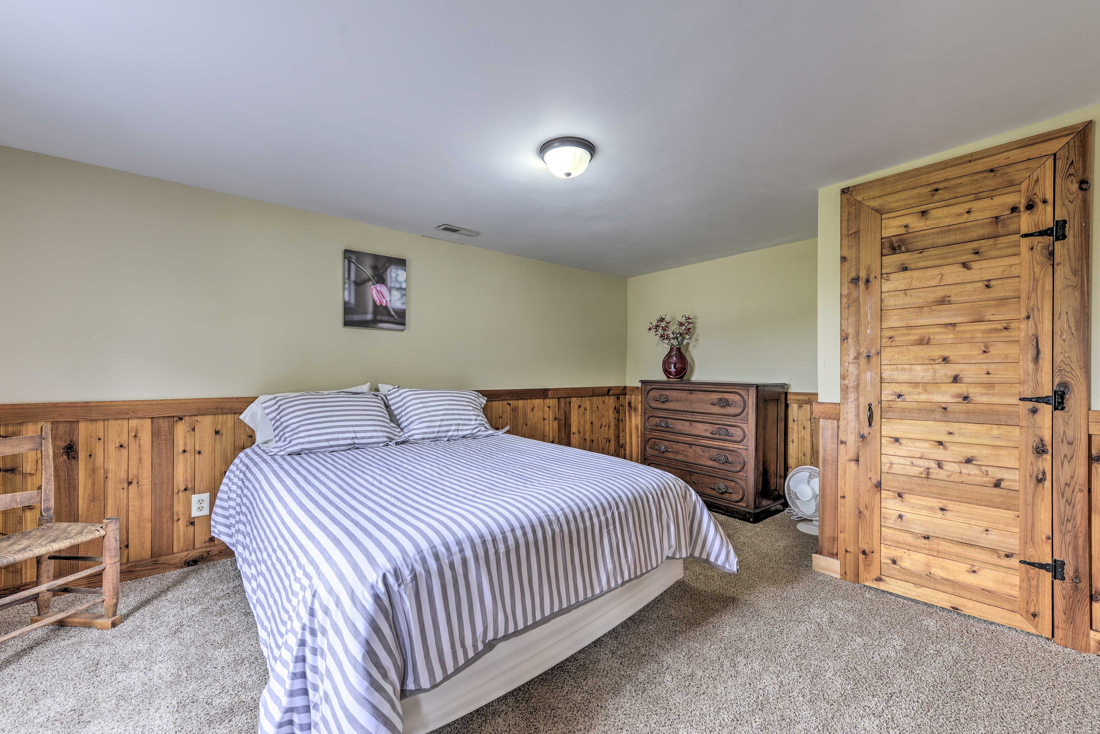 Bedroom 3 | Queen Bed
