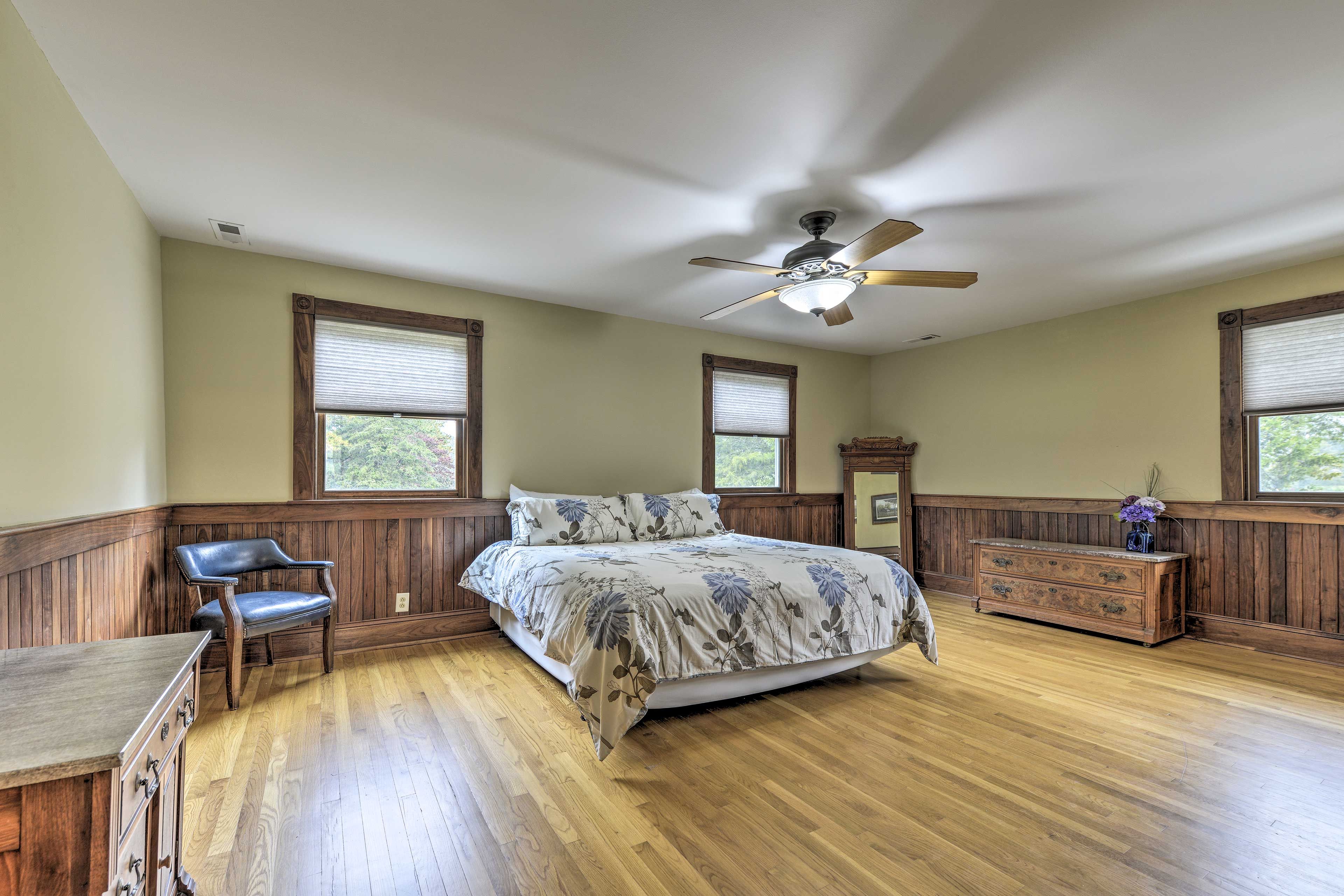 Bedroom 1 | King Bed