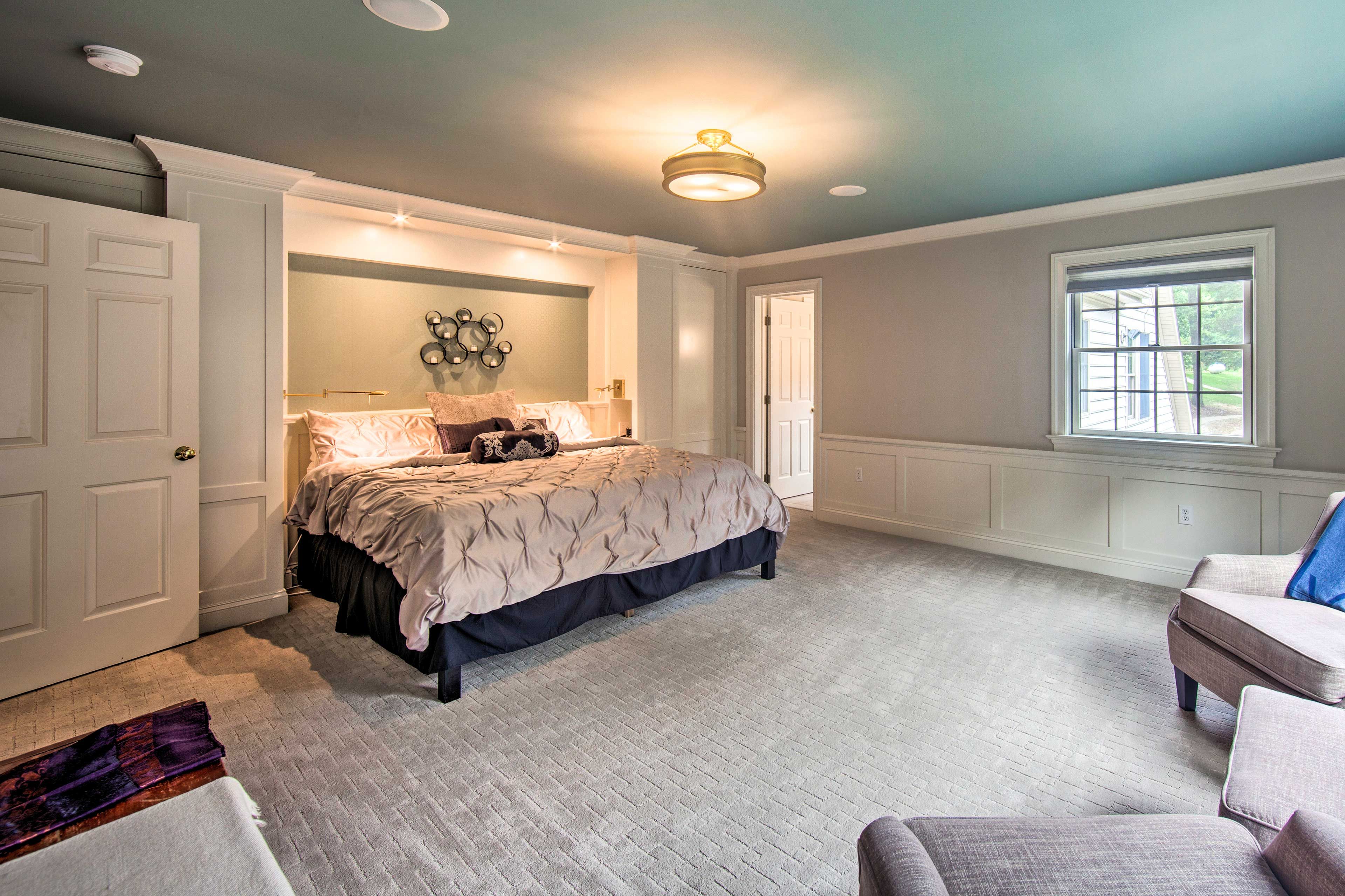 Bedroom 1 | King Bed | En-Suite Bathroom | 2nd Floor | 2nd Floor