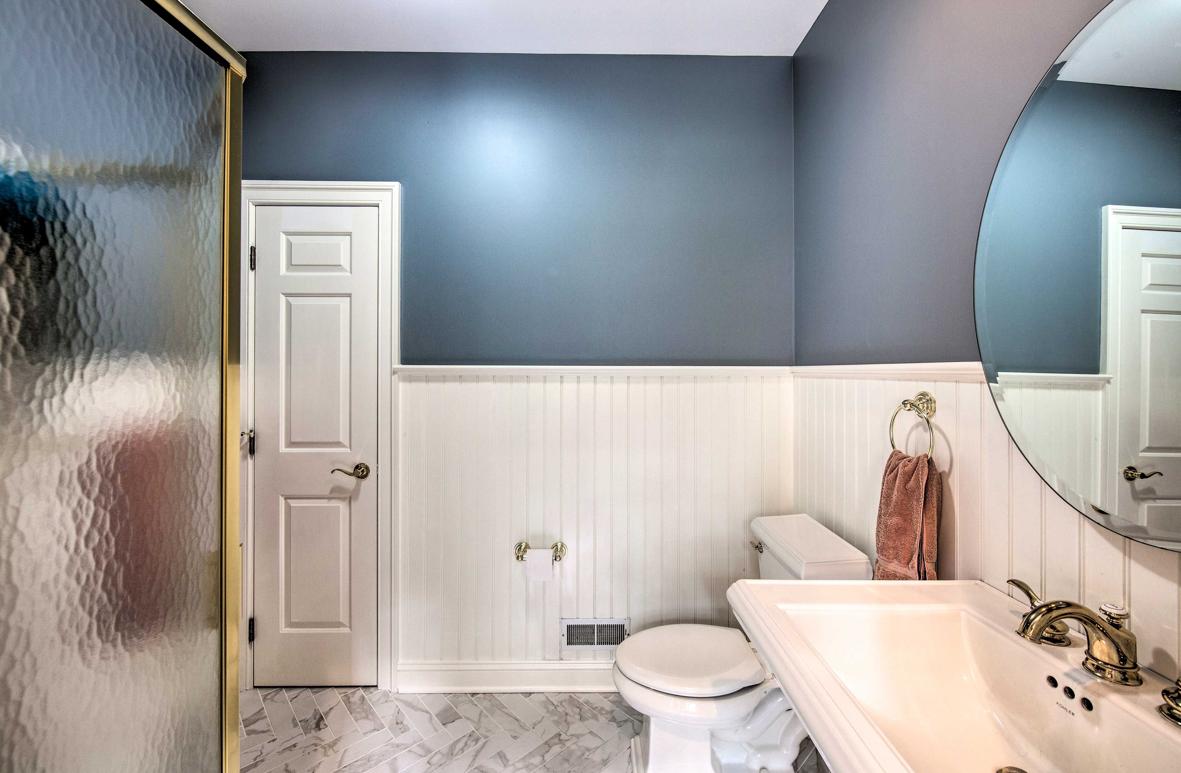 Full Bathroom | 2nd Floor