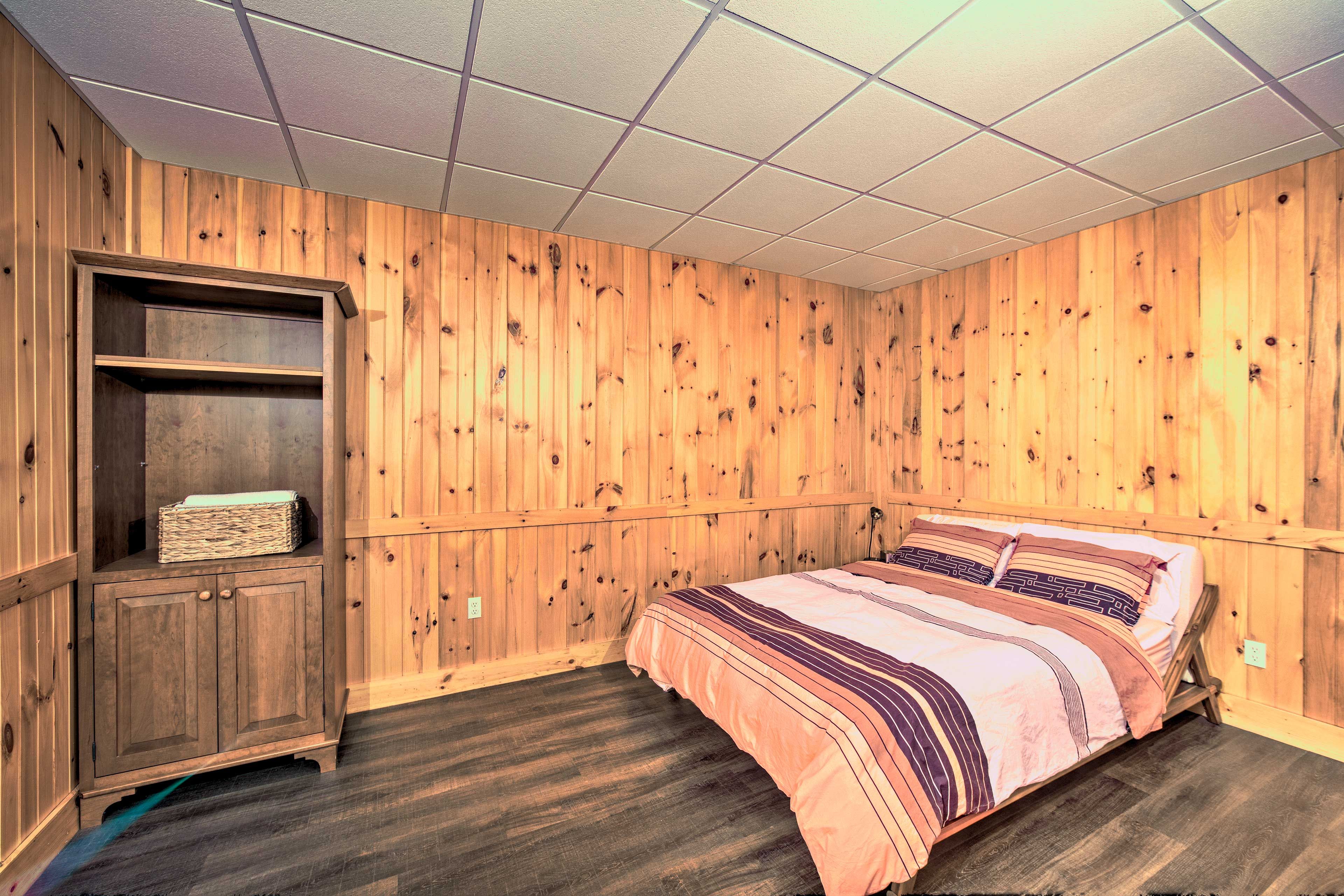 Bedroom 9 | Queen Bed | Basement