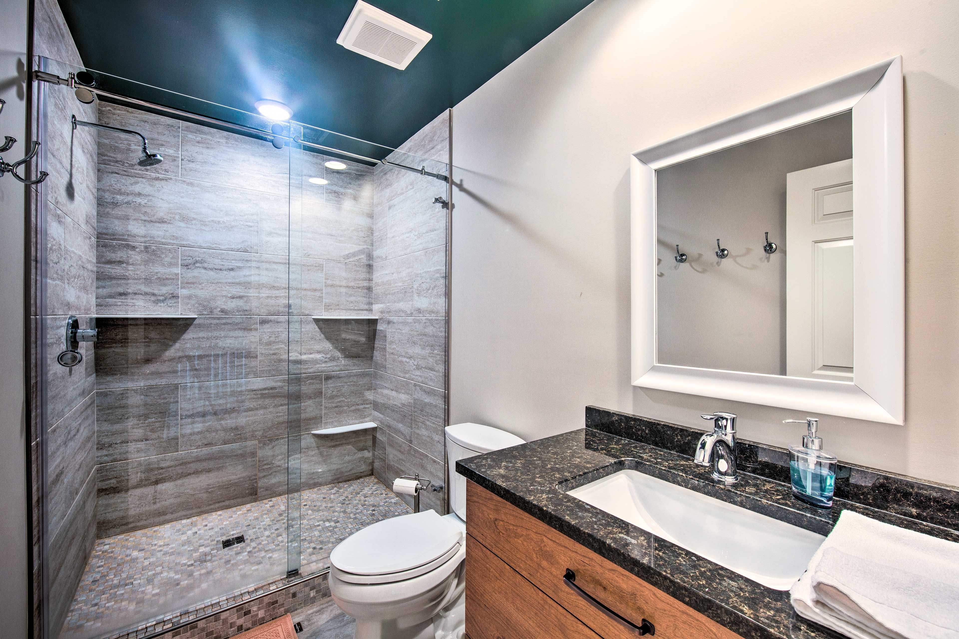 Full Bathroom | 2nd Floor