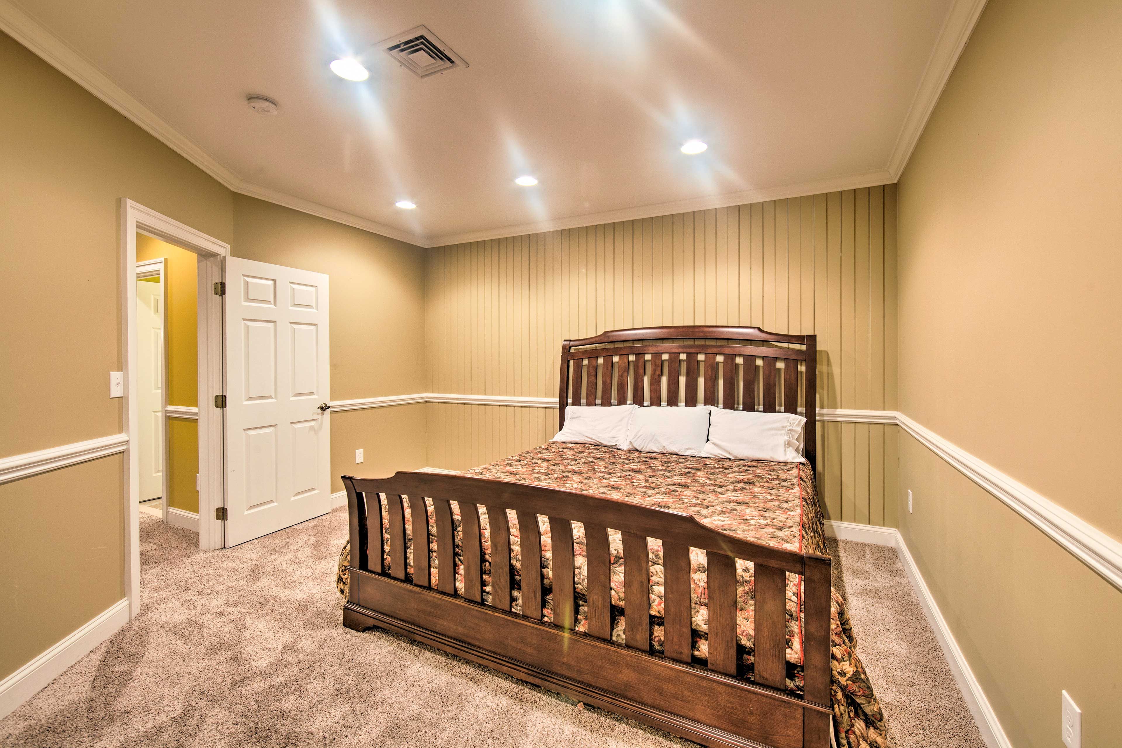 Bedroom 8 | King Bed | Basement