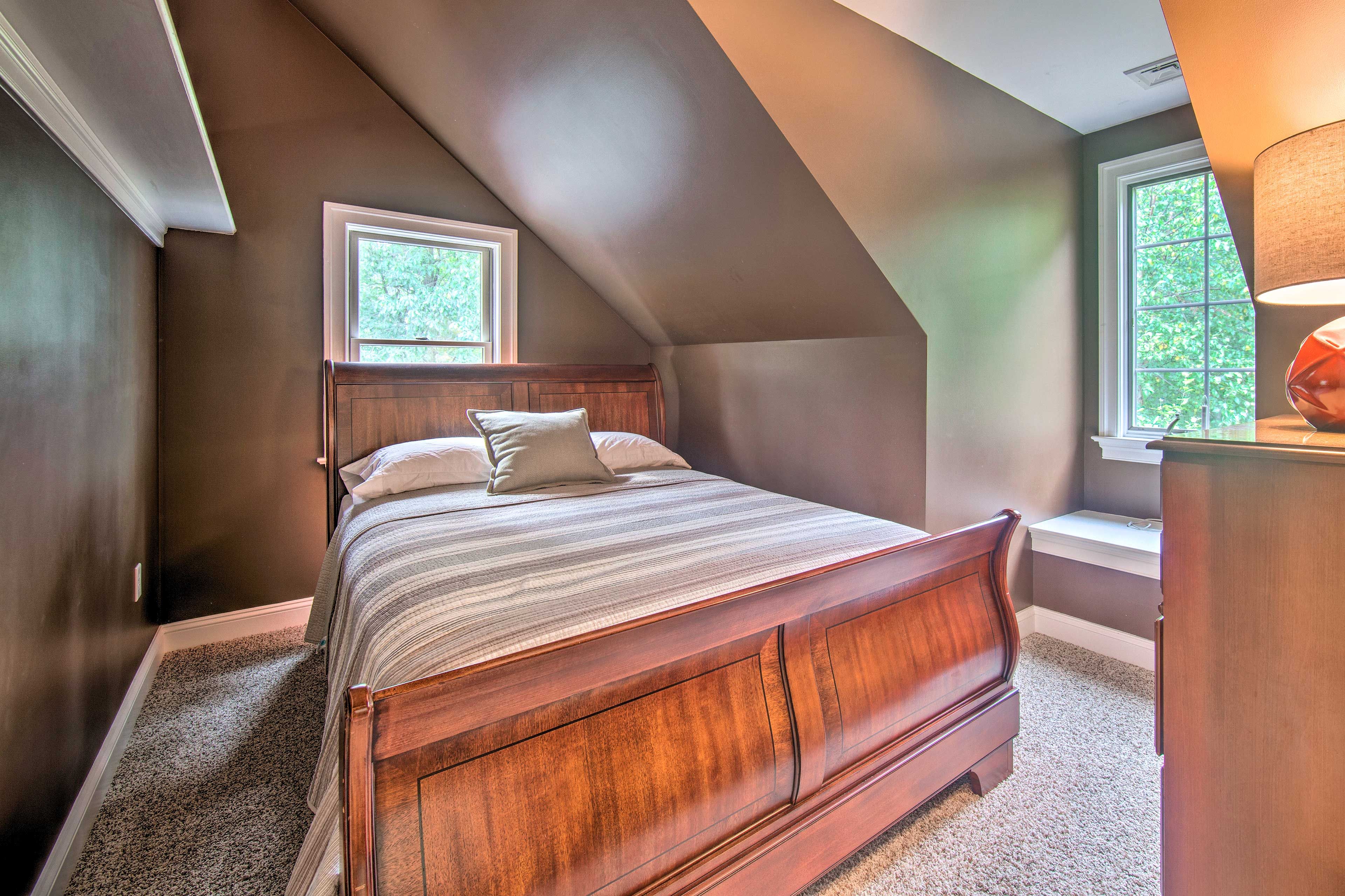 Bedroom 6 | Queen Bed | 3rd Floor