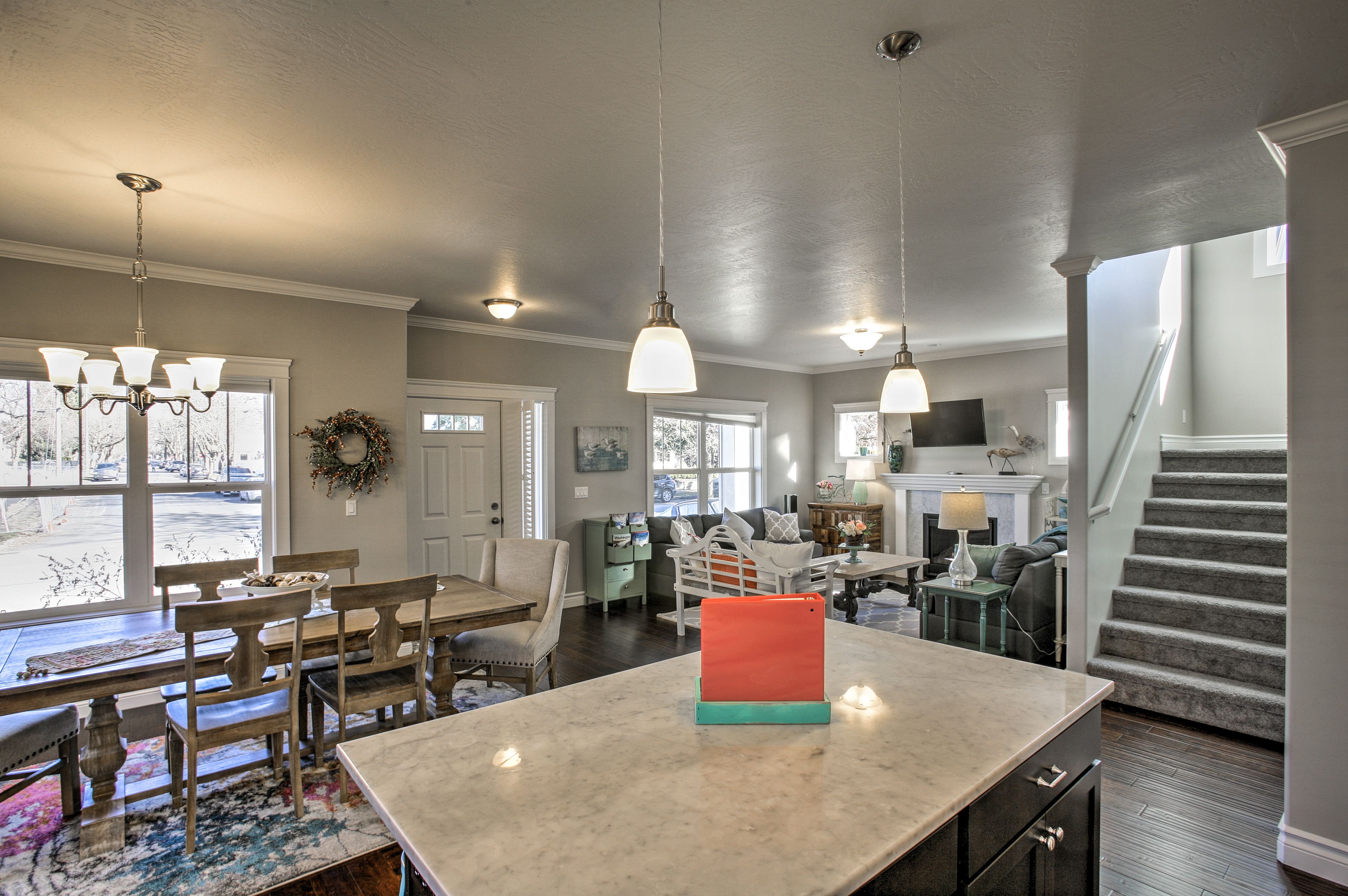 The kitchen island provides extra seating complete with bright turquoise stools.