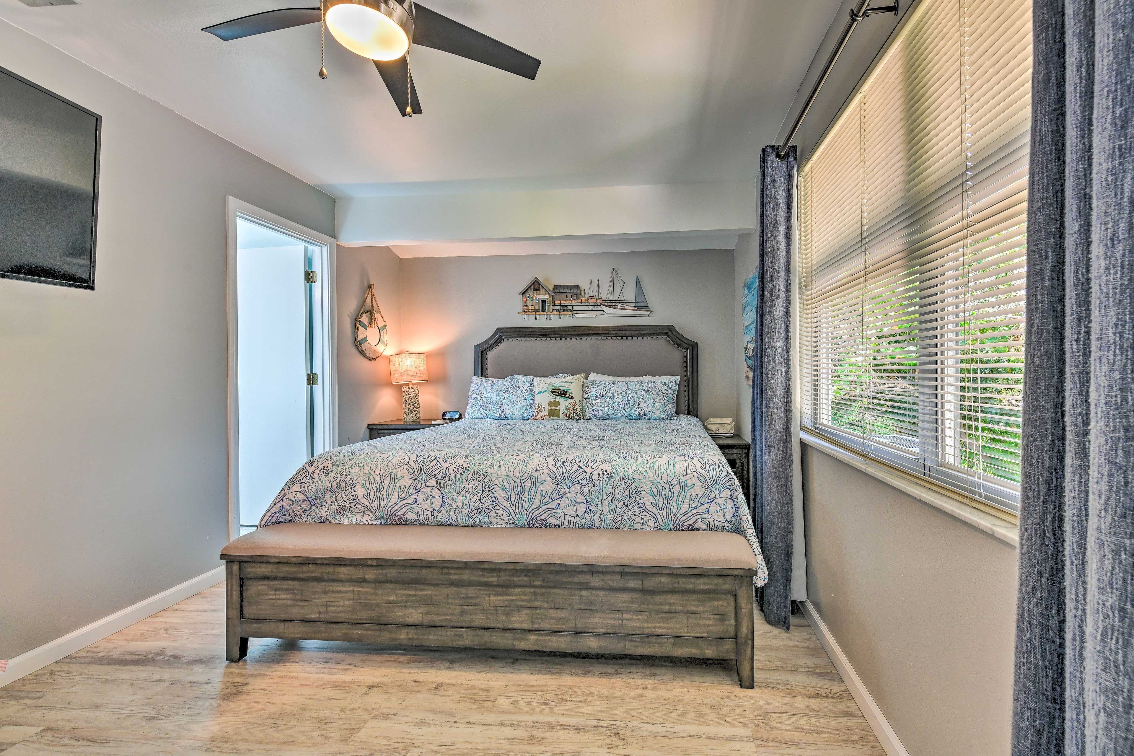 Bedroom 2 | King Bed | Cable TV