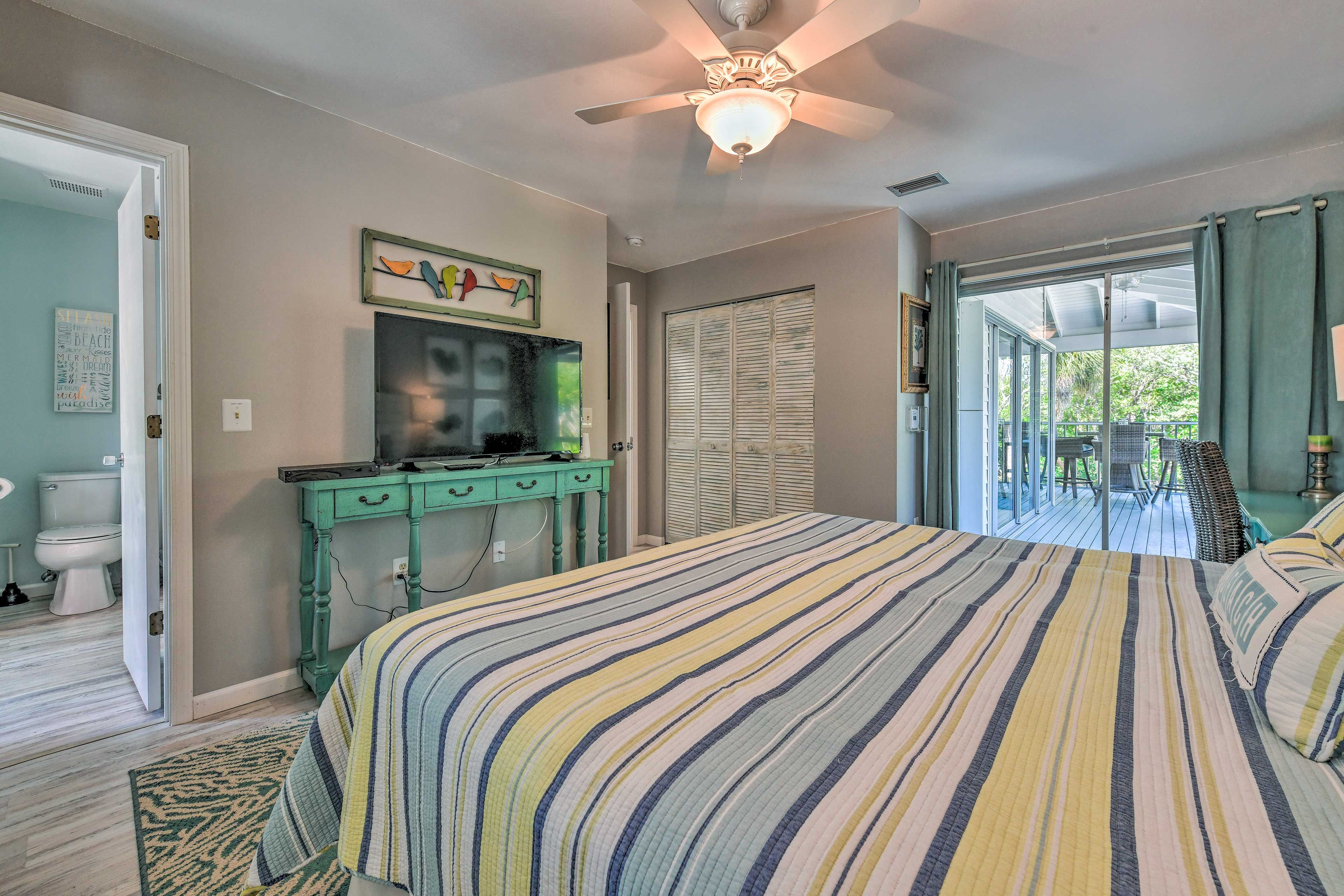 Bedroom 1 | Cable TV | En-Suite Bathroom