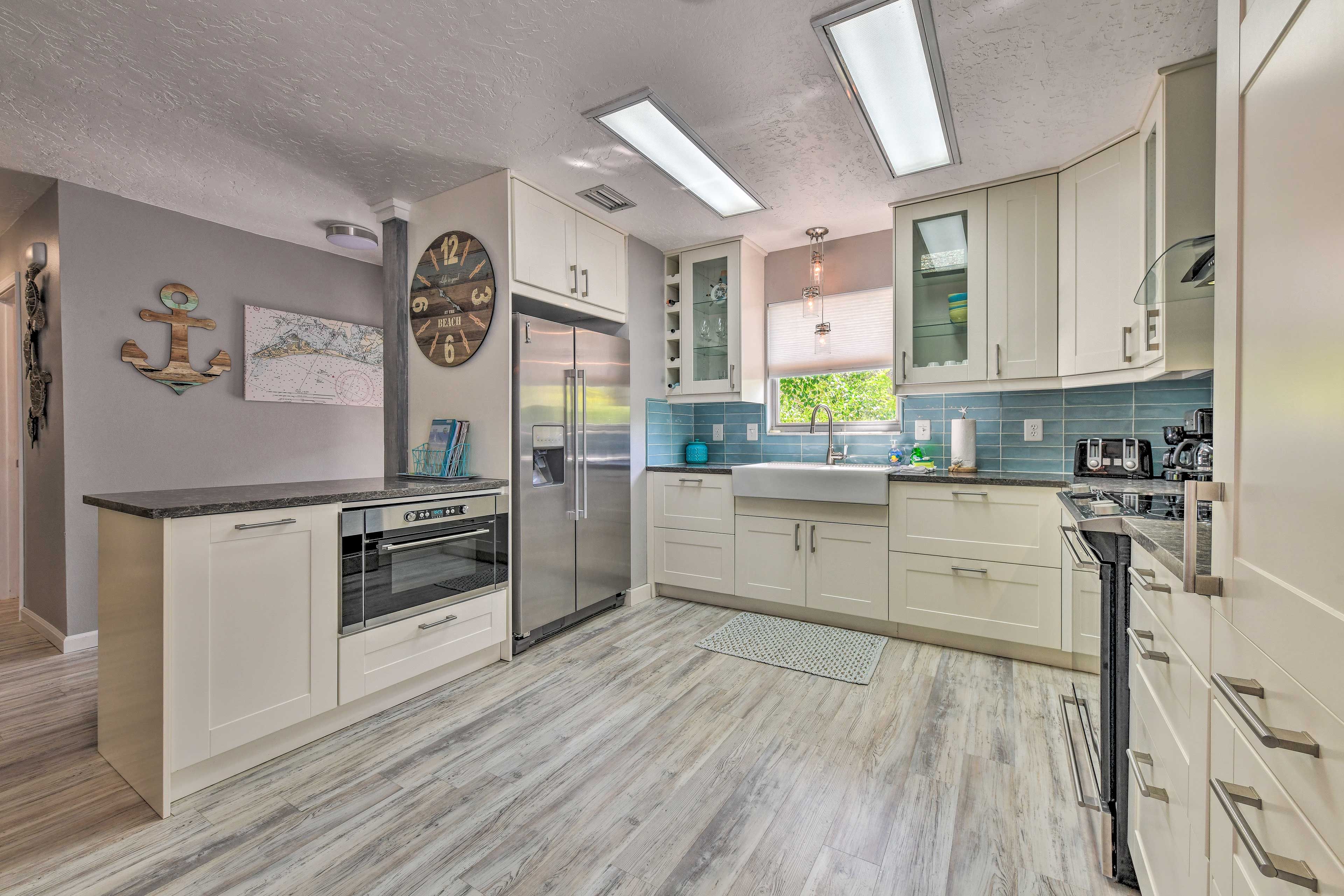 Fully Equipped Kitchen | Drip Coffee Maker | Ice Maker