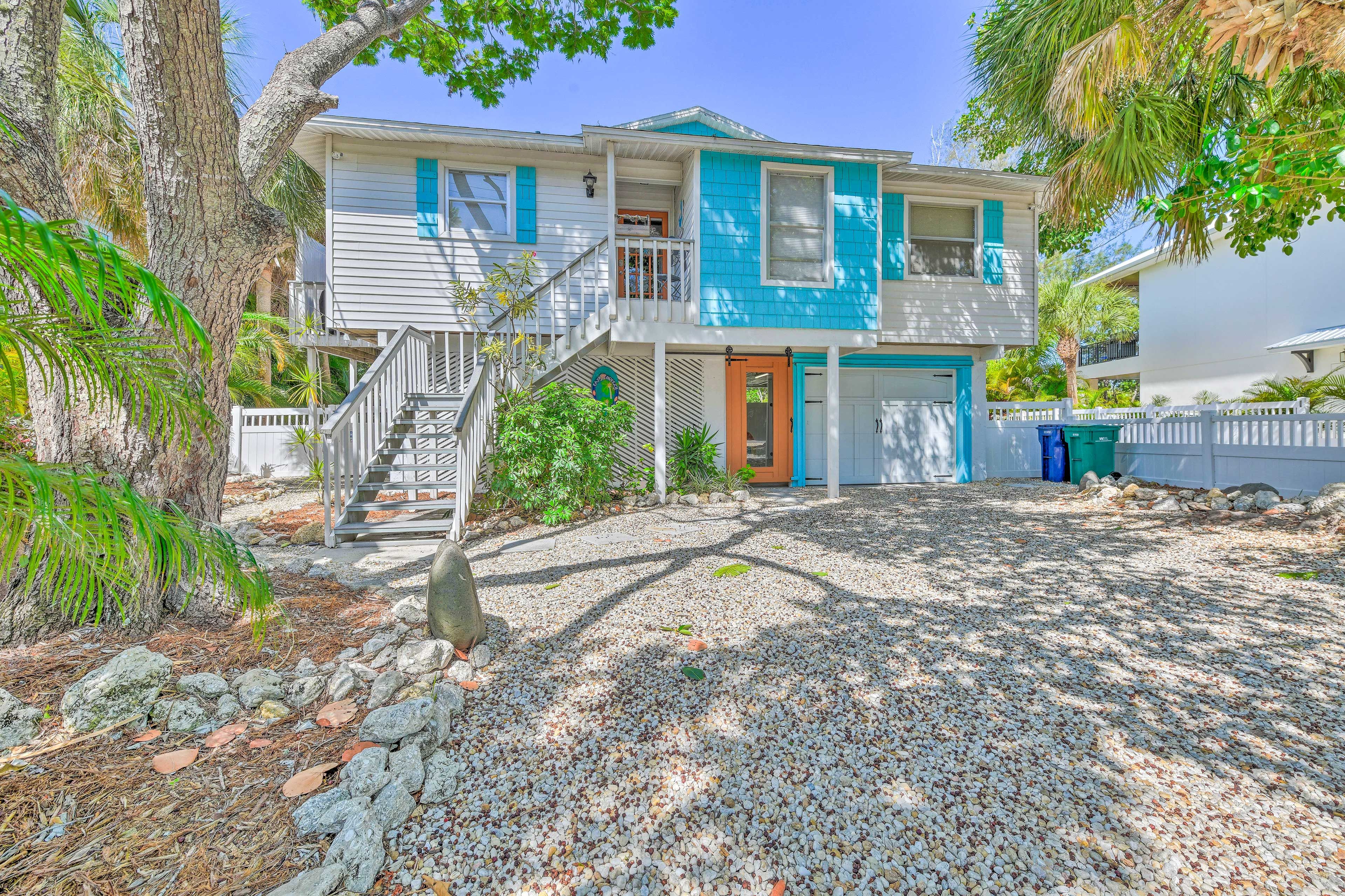 Exterior | Front Entrance | Parking | Garage (1 Vehicle) | Driveway (4 Vehicles)