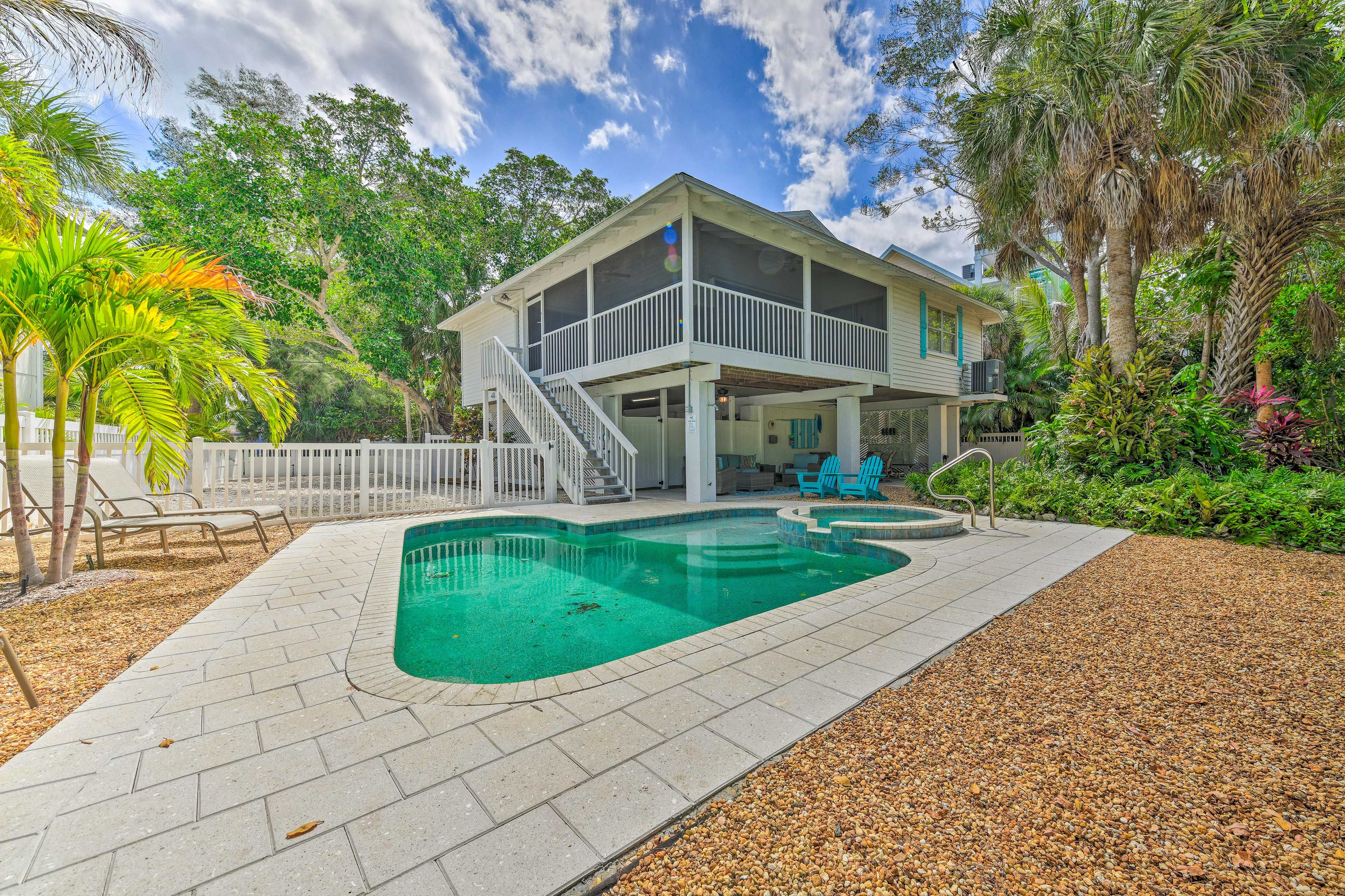 Anna Maria Vacation Rental Cottage | 2BR | 2BA | 1,285 Sq Ft | Stairs Required