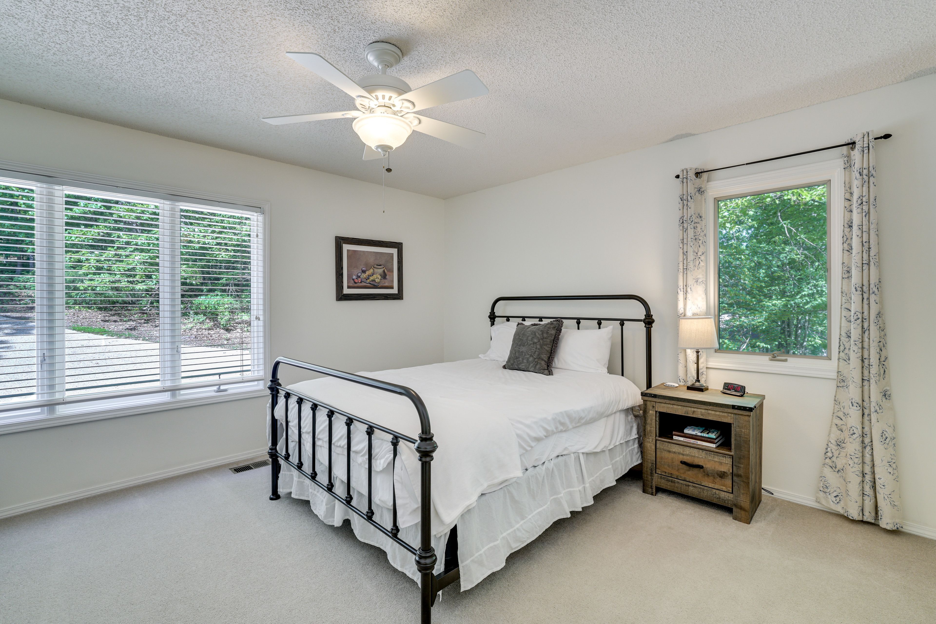 Bedroom 2 | Queen Bed