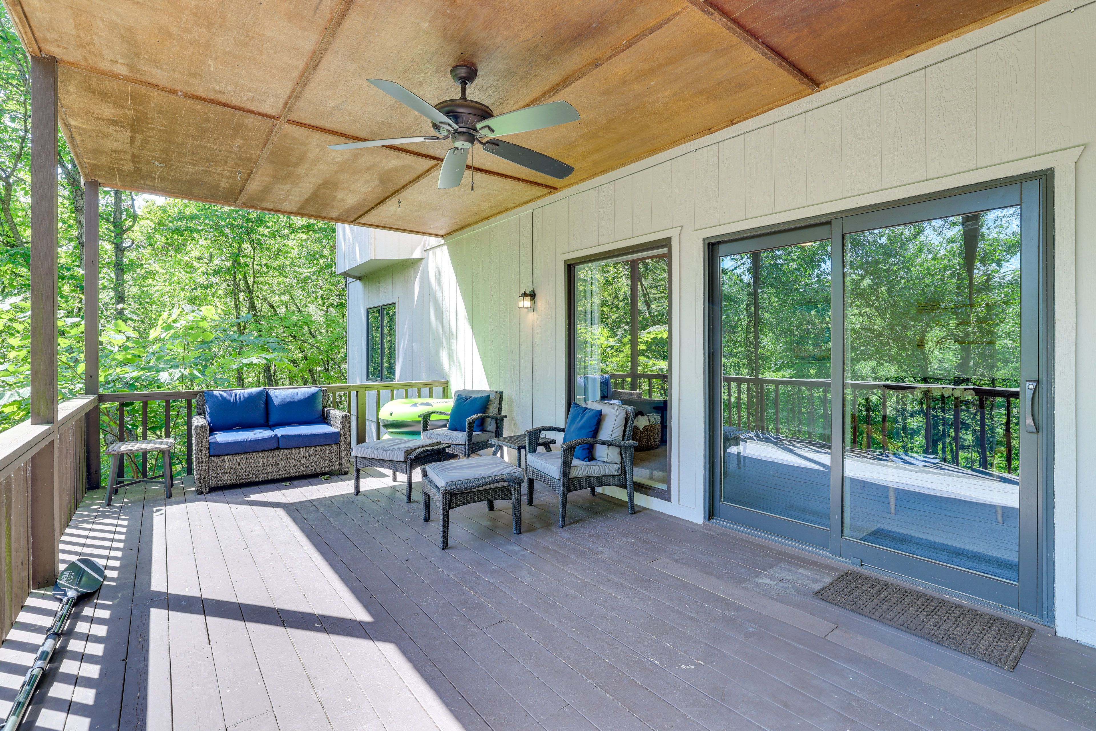 Lower Deck | Lounge Furniture | Lake Views