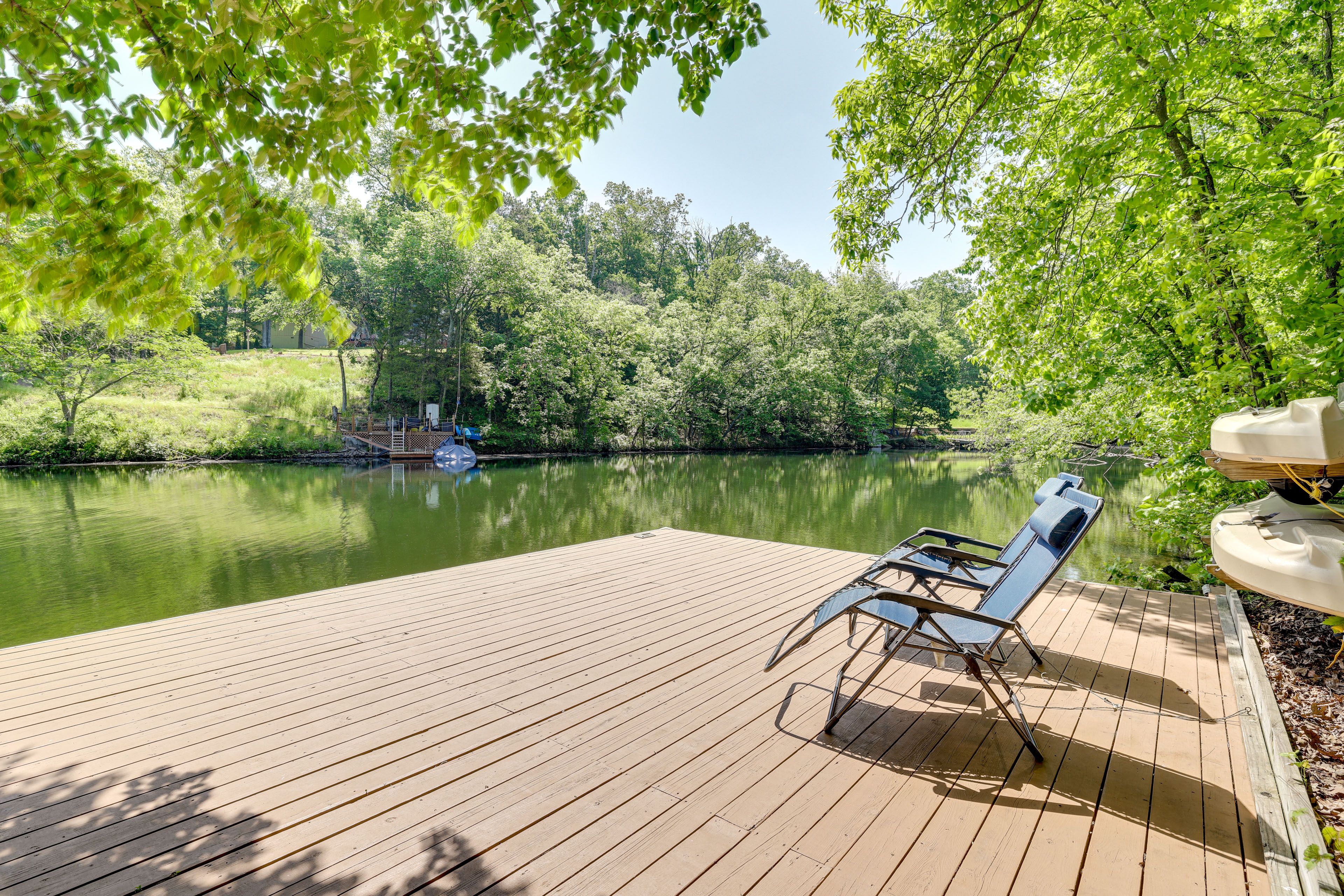 Private Dock | Lake Rayburn Access | 2 Kayaks