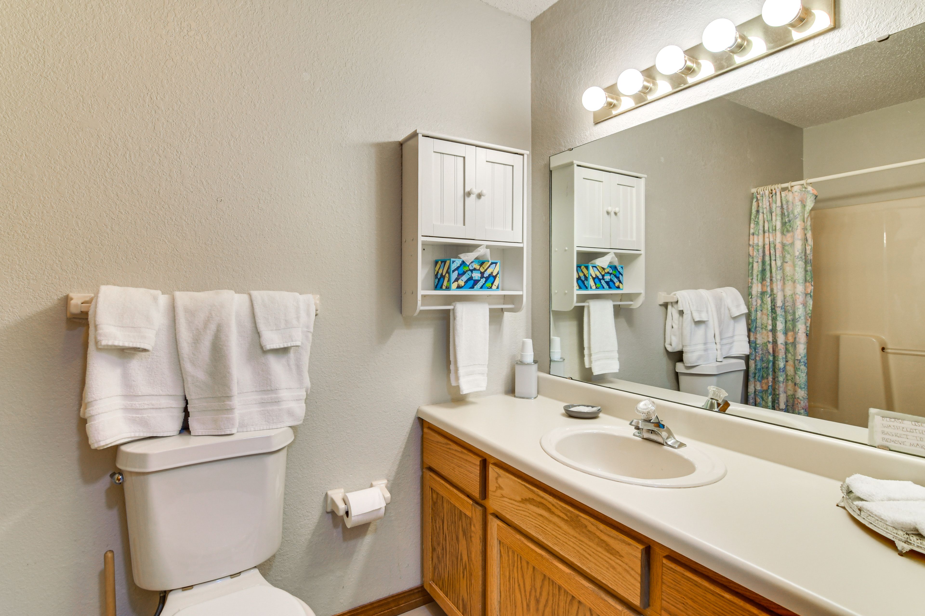 Full Bathroom | Shower/Tub Combo
