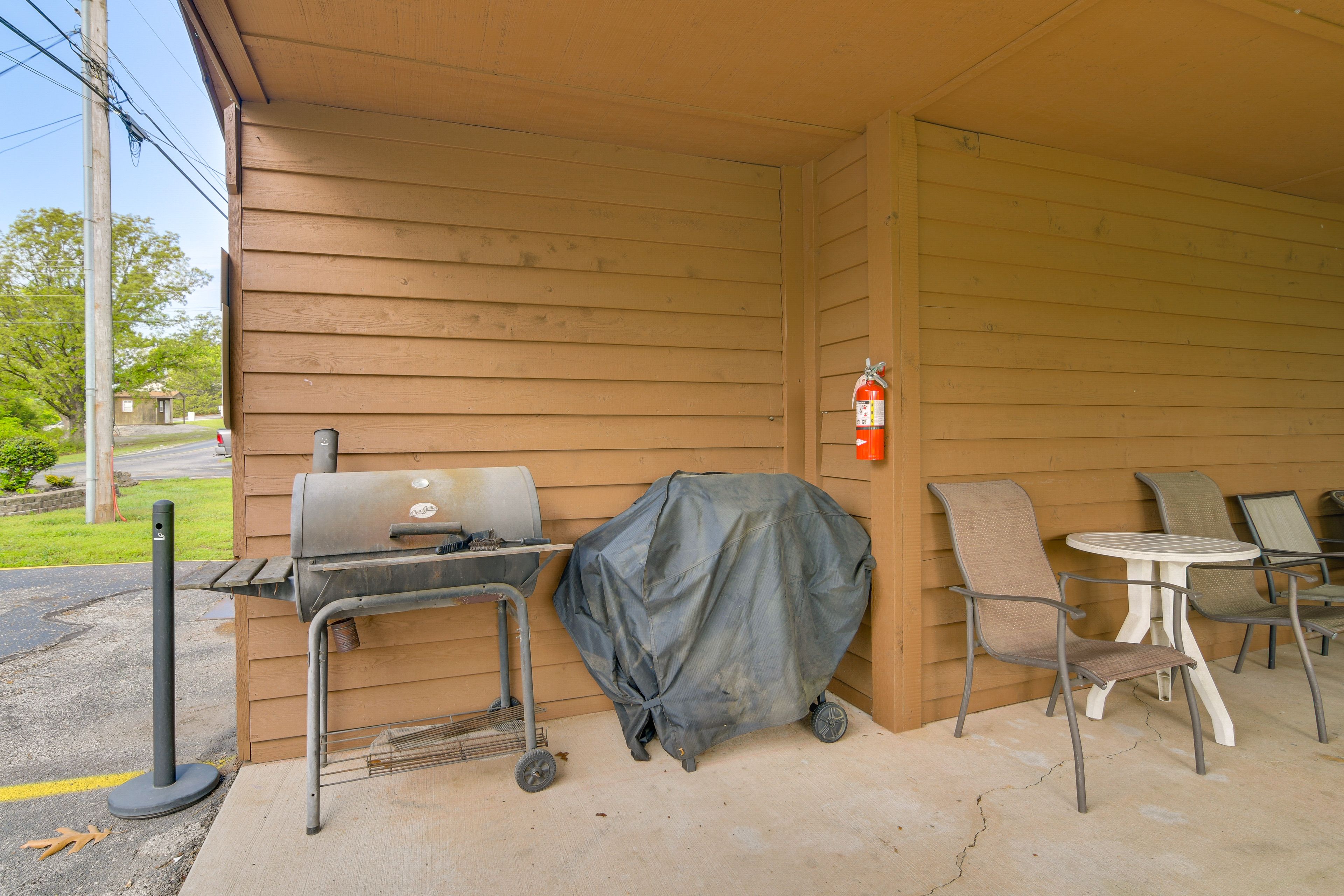Covered Patio | Gas Grill