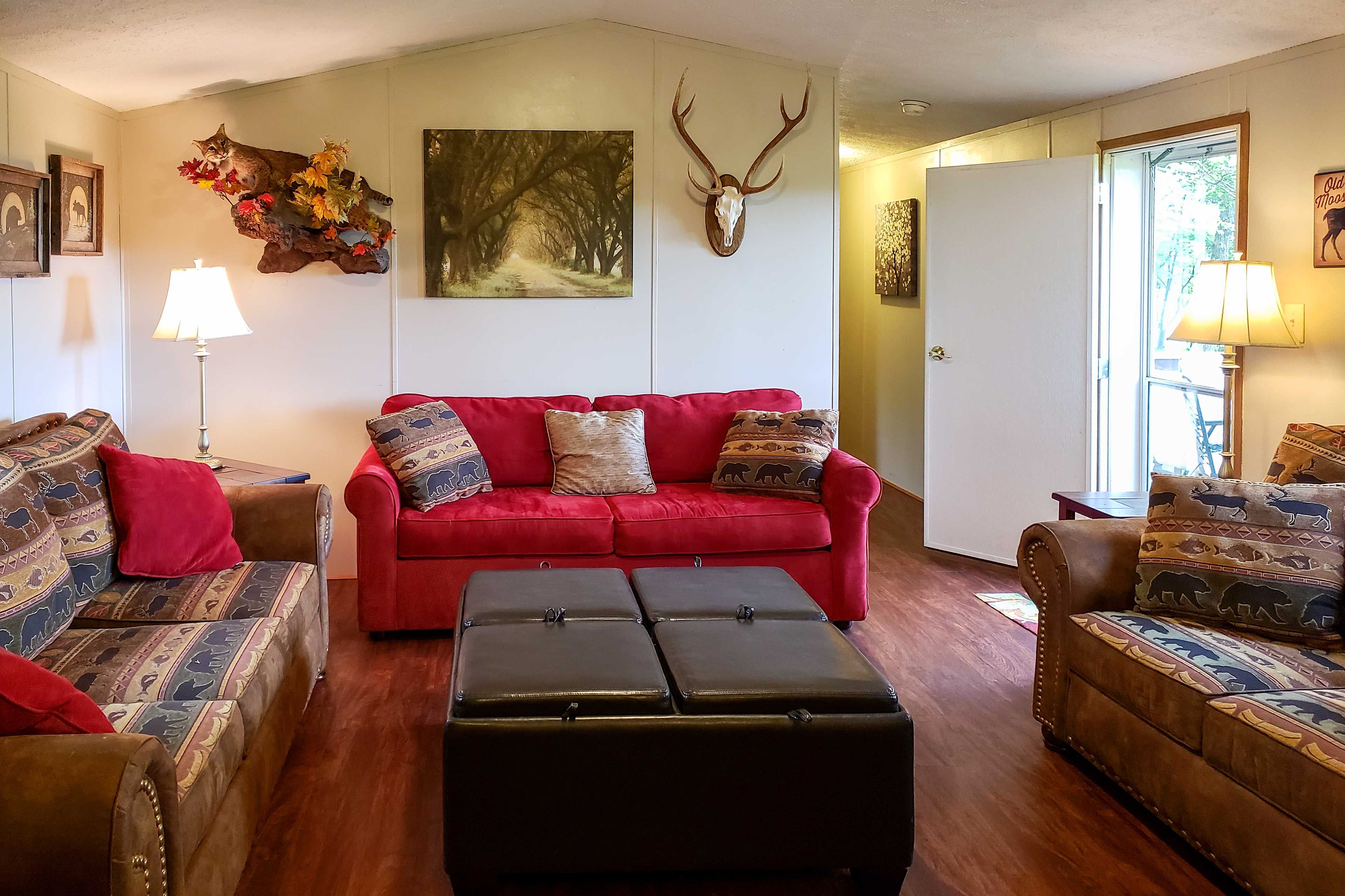 Living Room | Smart TV | Free WiFi | Central Heat & A/C | Sleeper Sofa