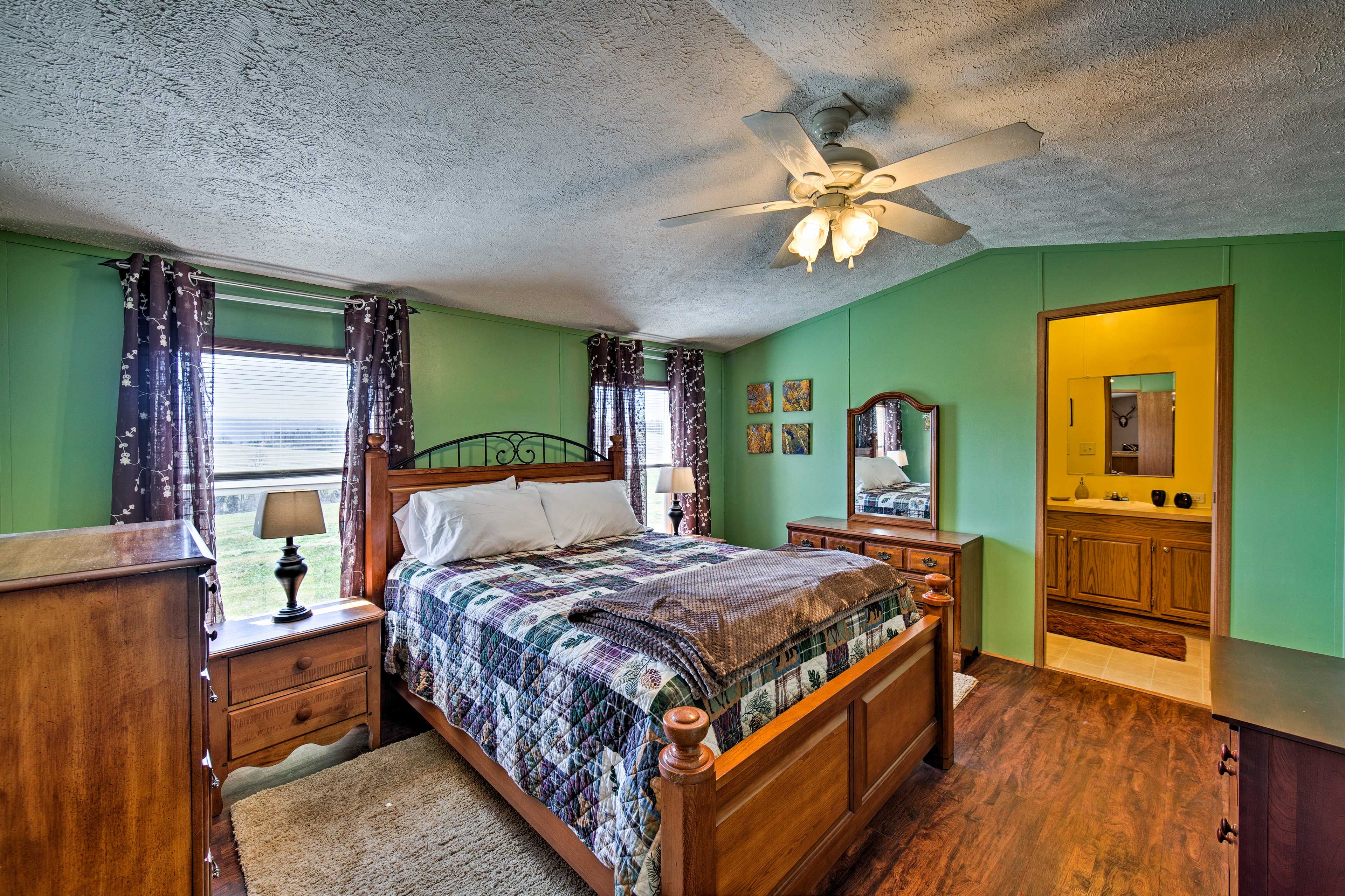 Bedroom 1 | Queen Bed | Linens Provided