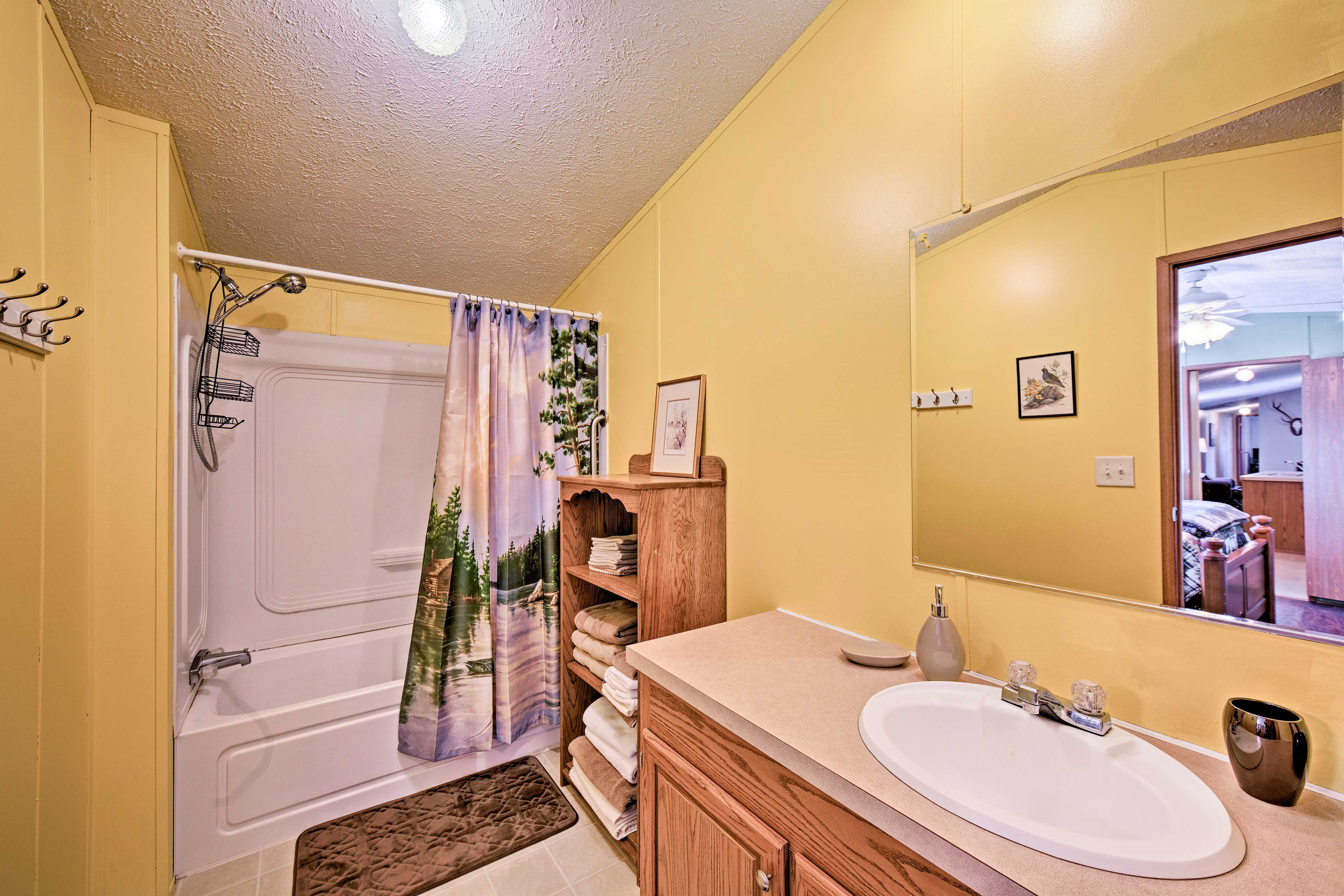 En-Suite Bathroom | Towels Provided