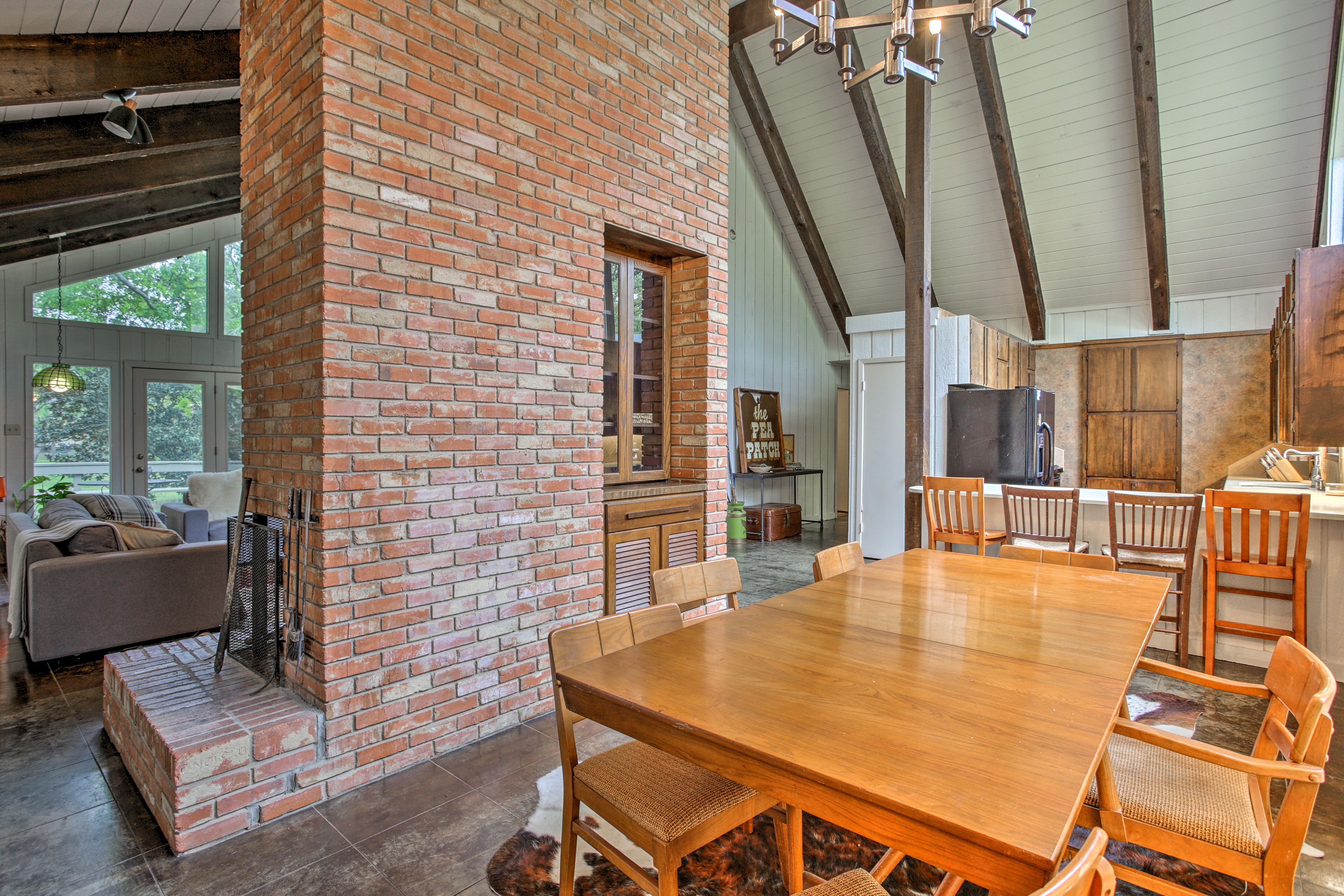 Dining Area | Dishes & Flatware Provided