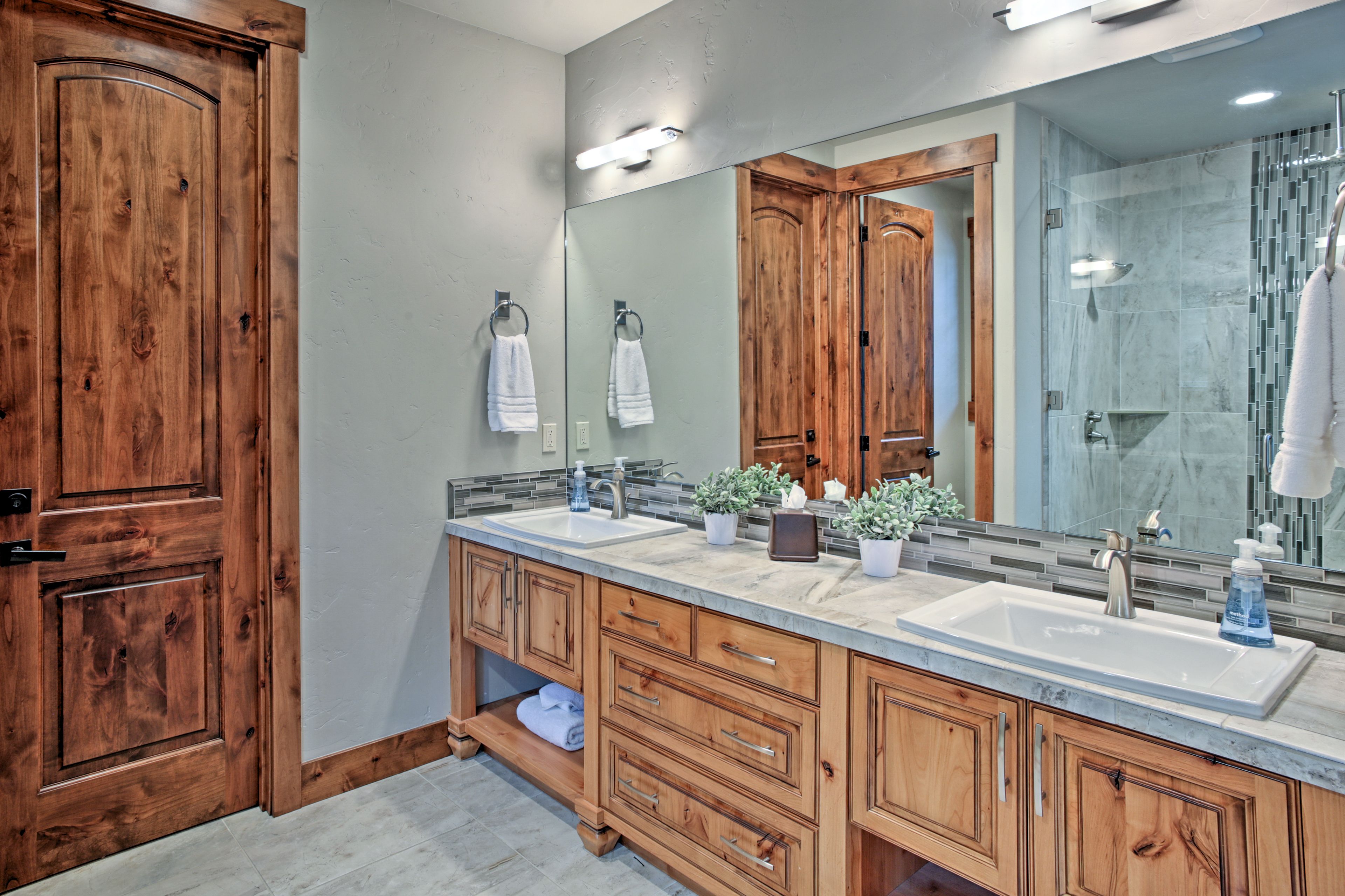 En-Suite Bathroom | Towels Provided