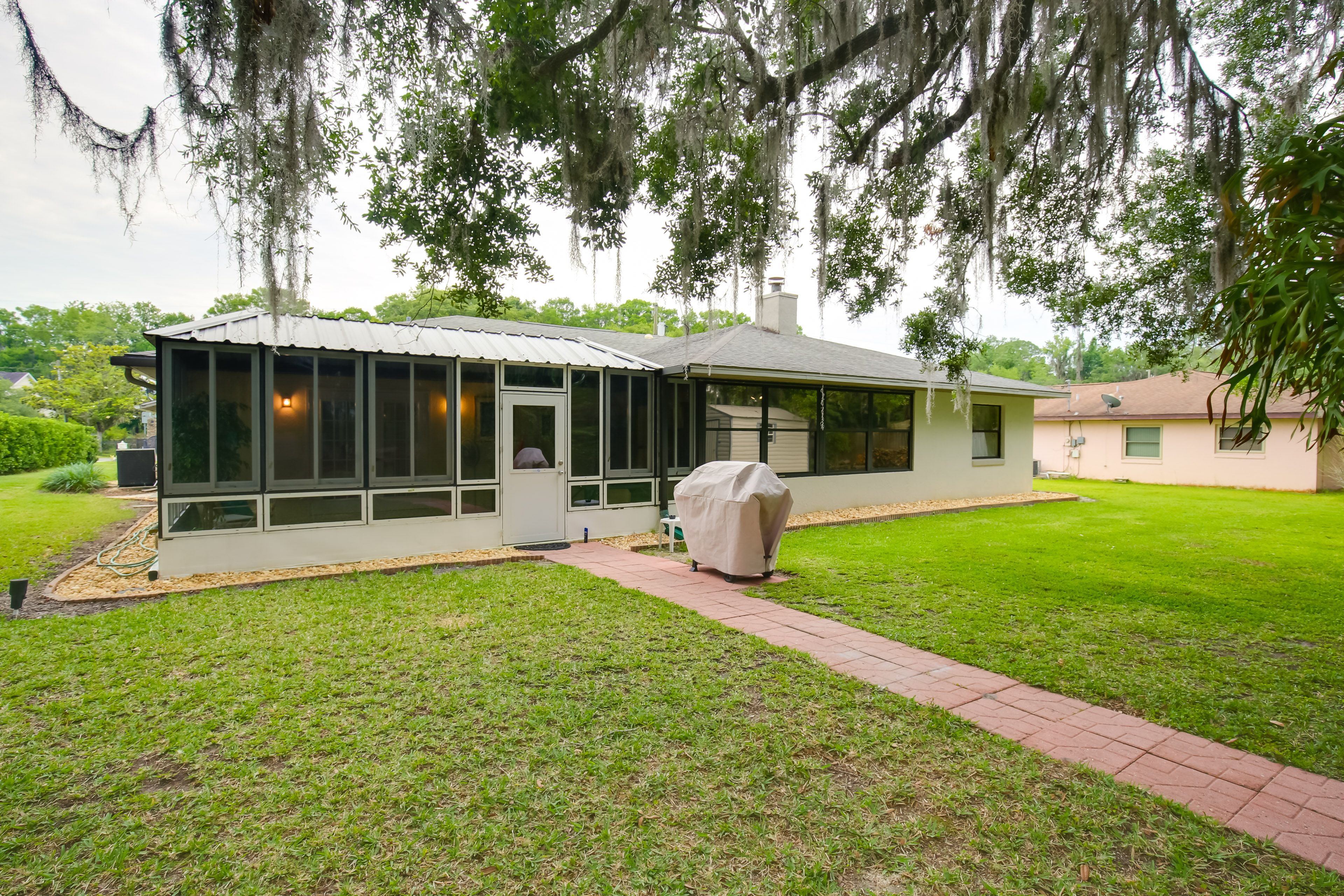 Private Yard | Gas Grill