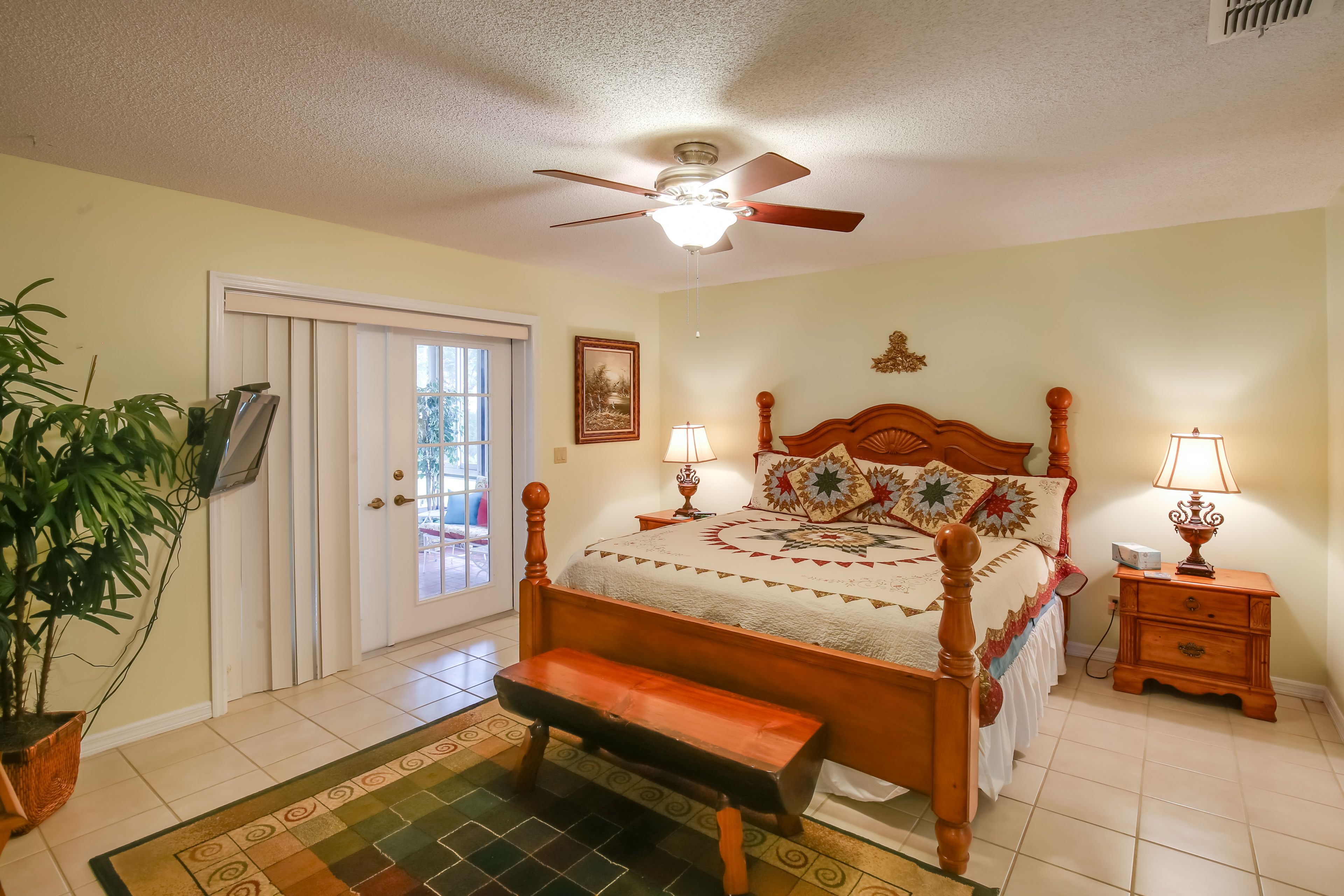 Bedroom 1 | King Bed