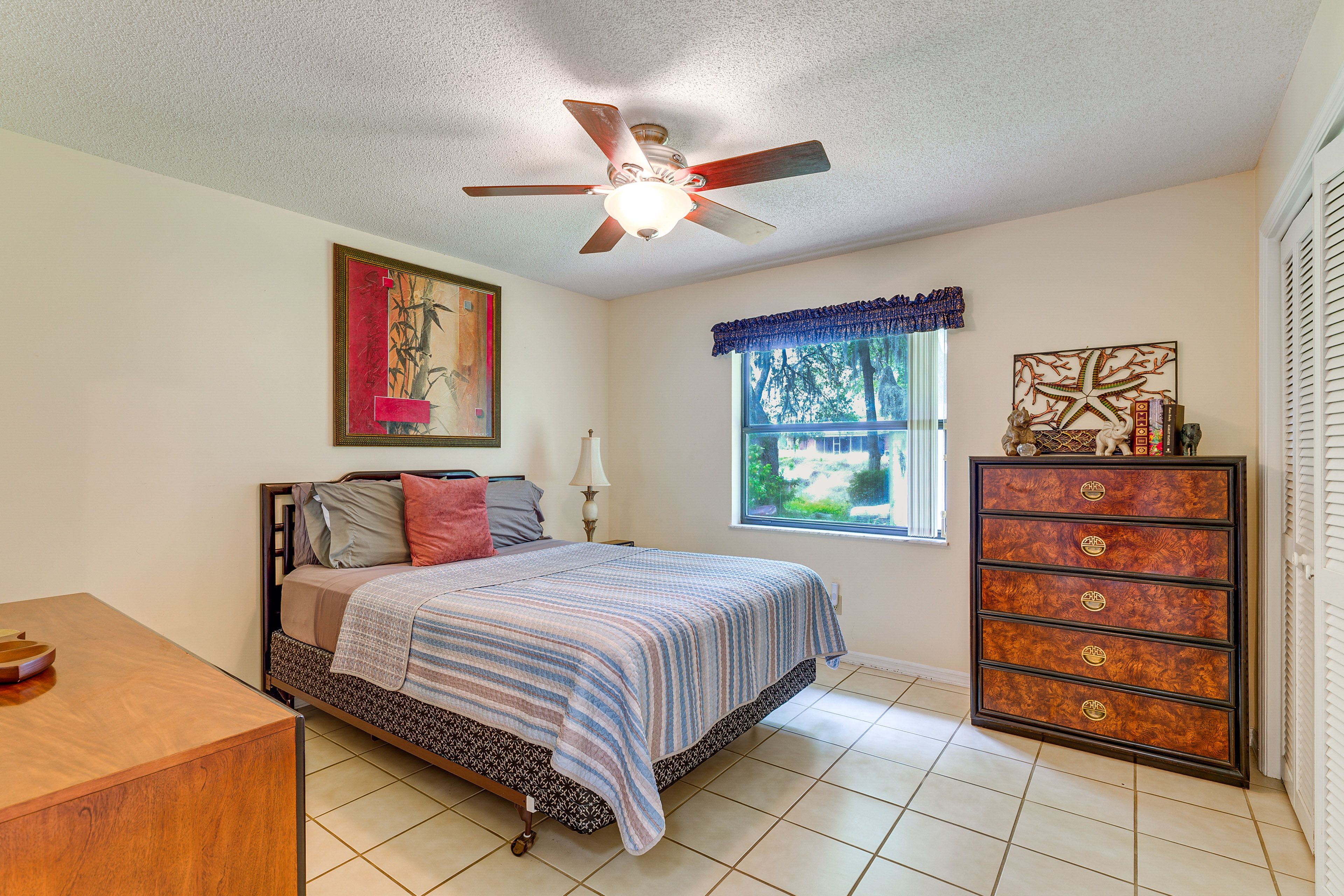 Bedroom 3 | Queen Bed