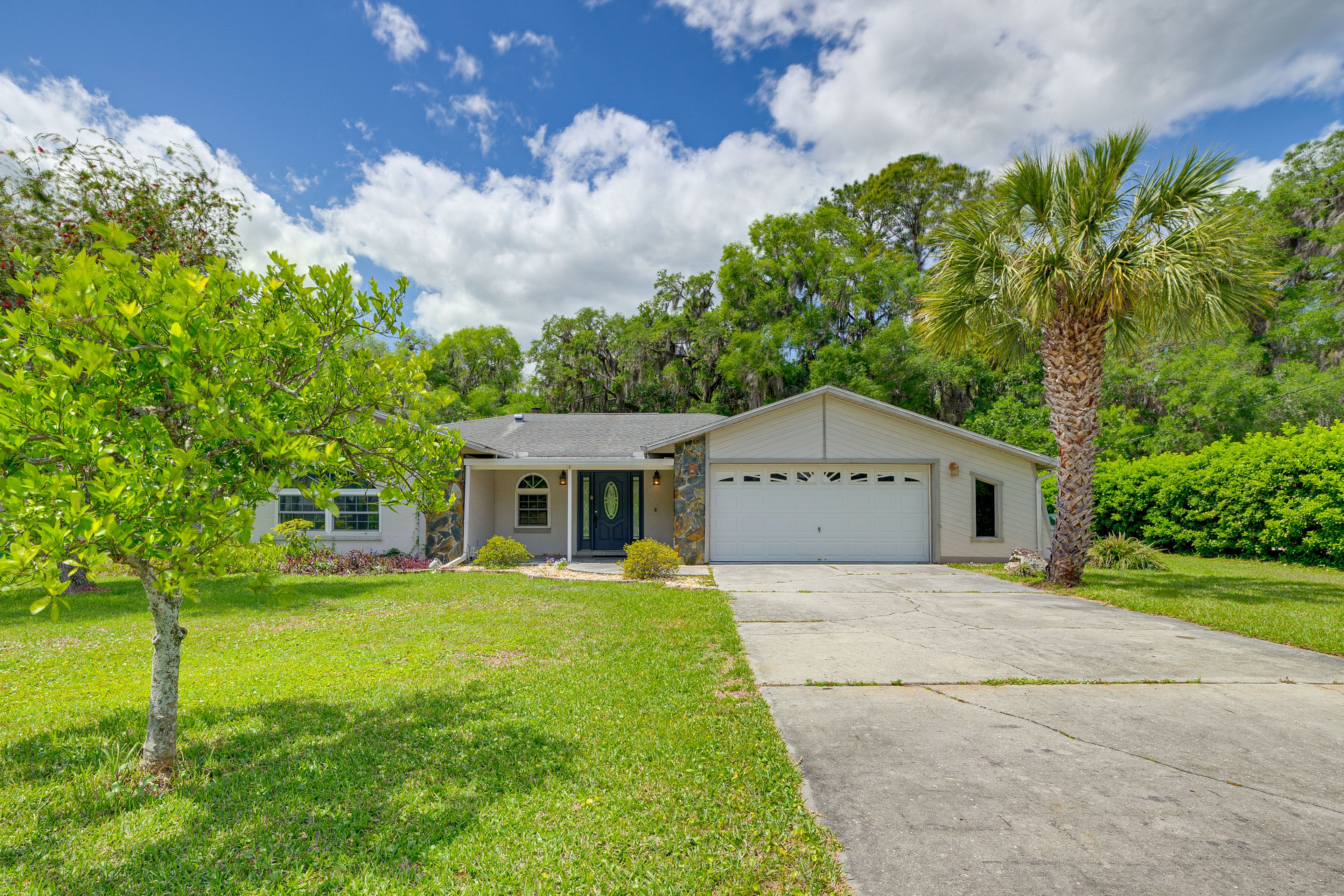 Parking | Driveway (6 Vehicles)